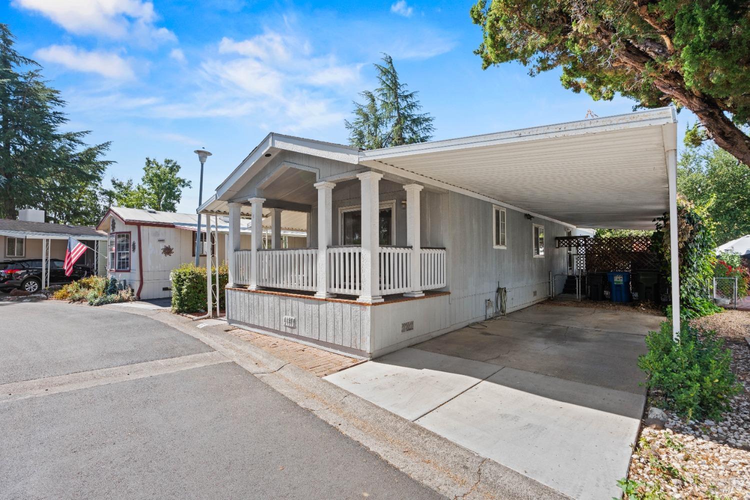 Detail Gallery Image 3 of 17 For 700 E Gobbi St 6, Ukiah,  CA 95482 - 2 Beds | 1/1 Baths