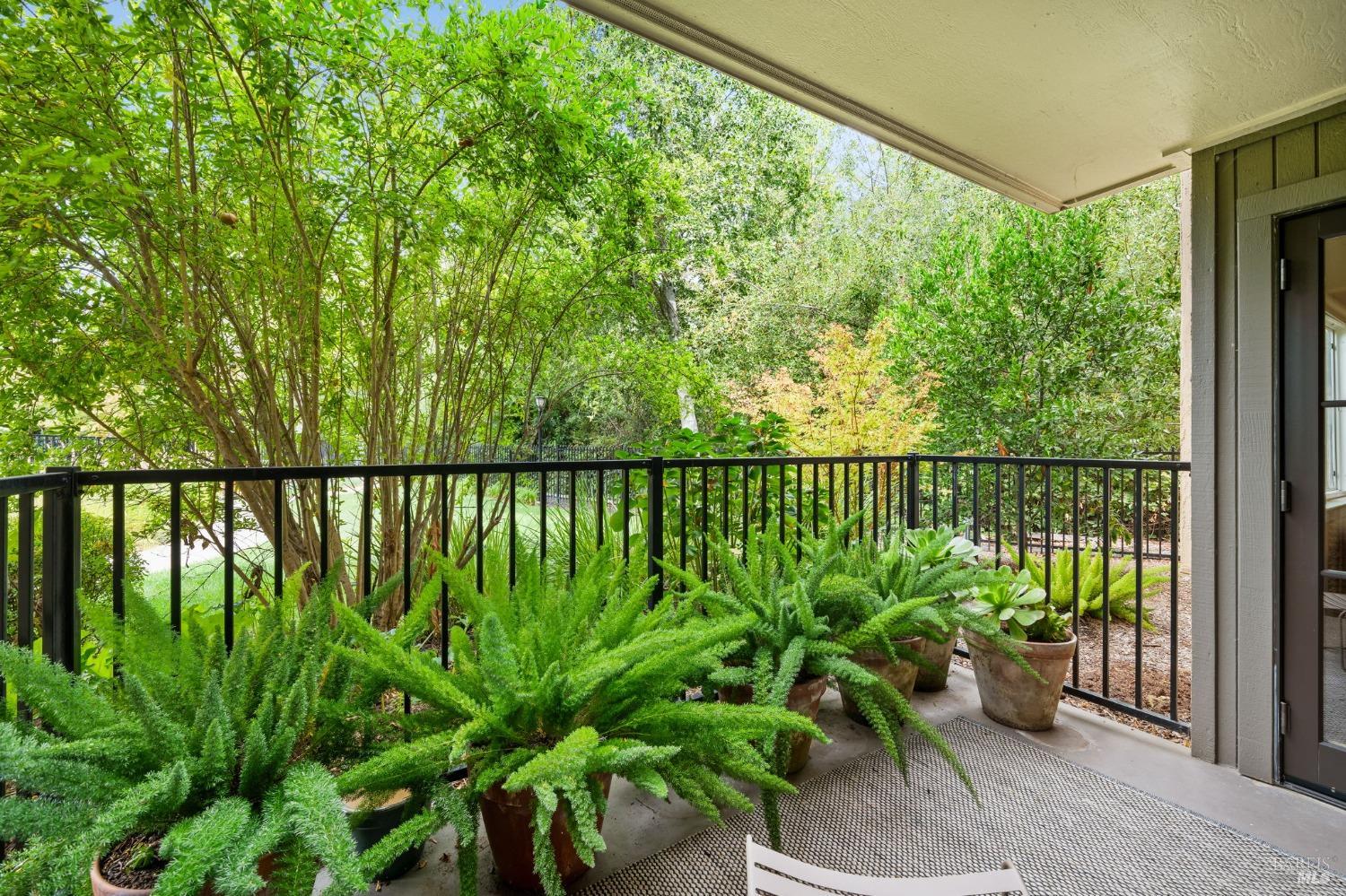 Detail Gallery Image 1 of 1 For 202 Foss Creek Cir #C,  Healdsburg,  CA 95448 - 1 Beds | 1 Baths