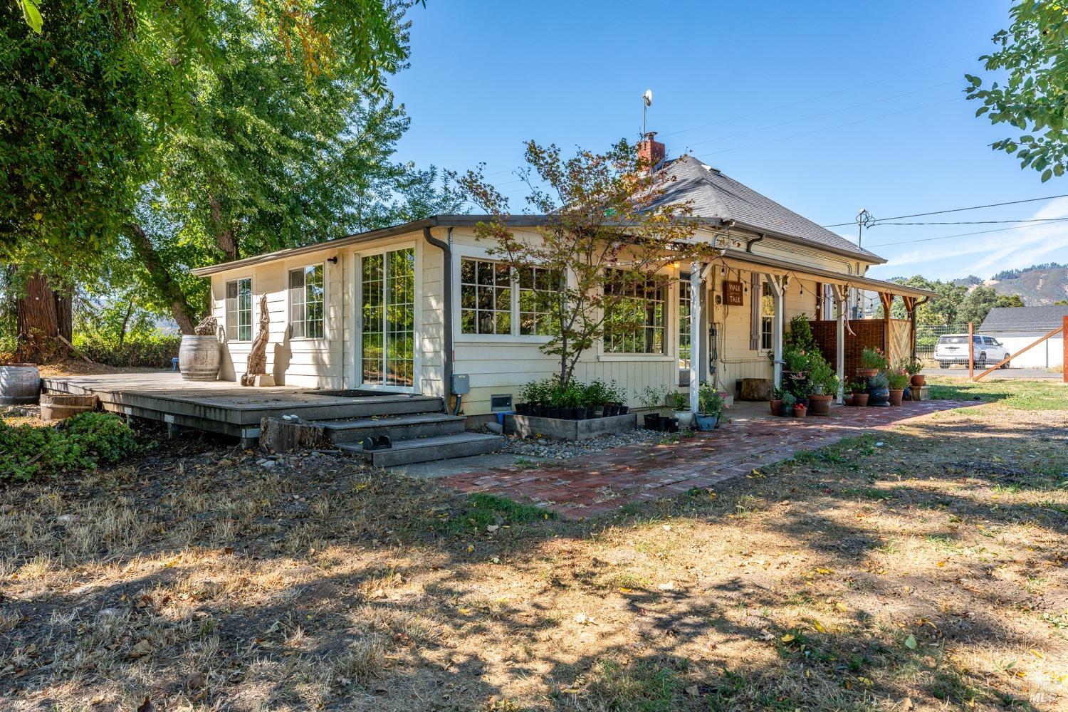 Detail Gallery Image 3 of 30 For 9901 Gibson Ln, Potter Valley,  CA 95469 - 3 Beds | 2 Baths