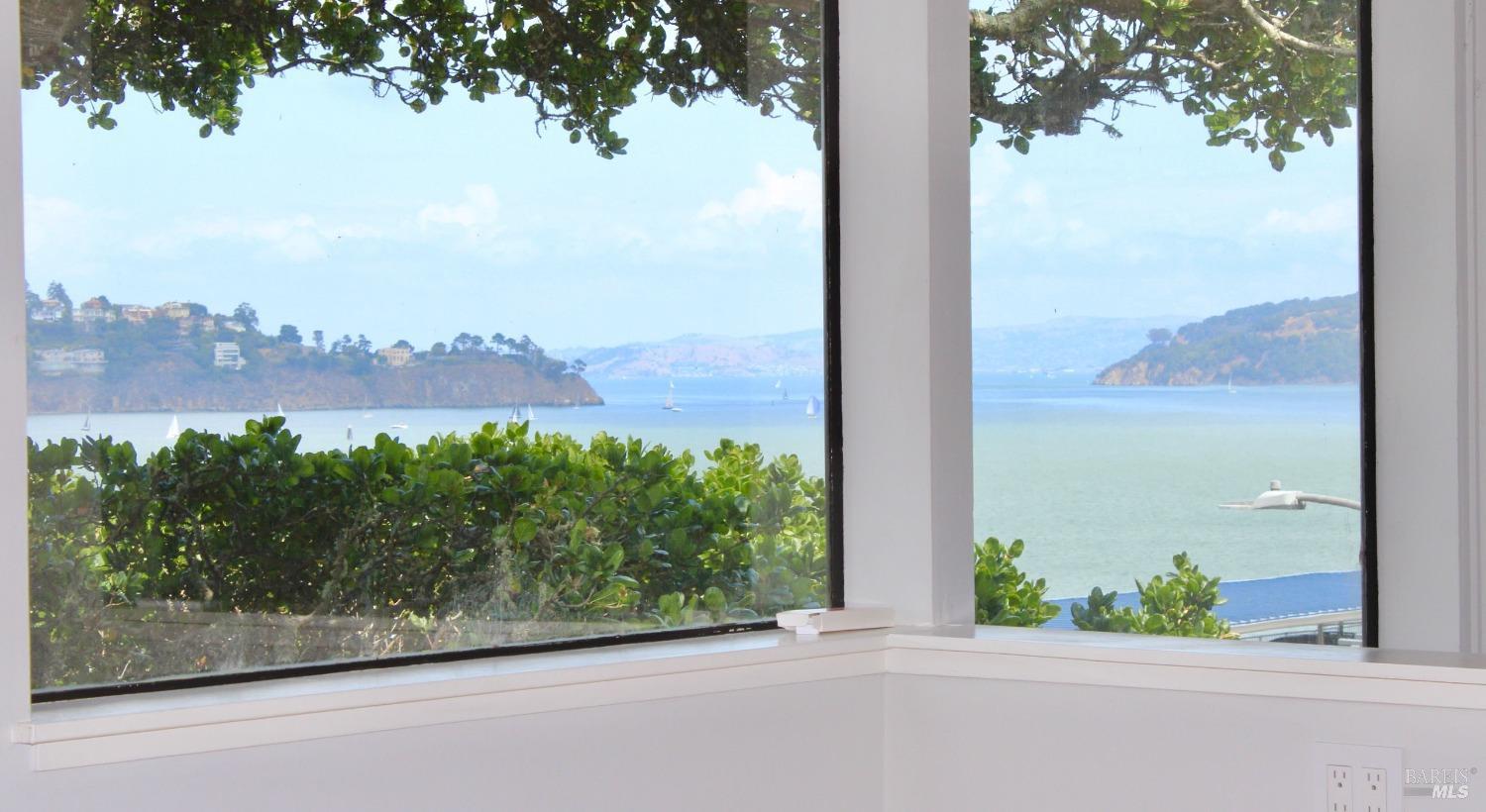 Detail Gallery Image 2 of 20 For 201 South St, Sausalito,  CA 94965 - 2 Beds | 1/1 Baths