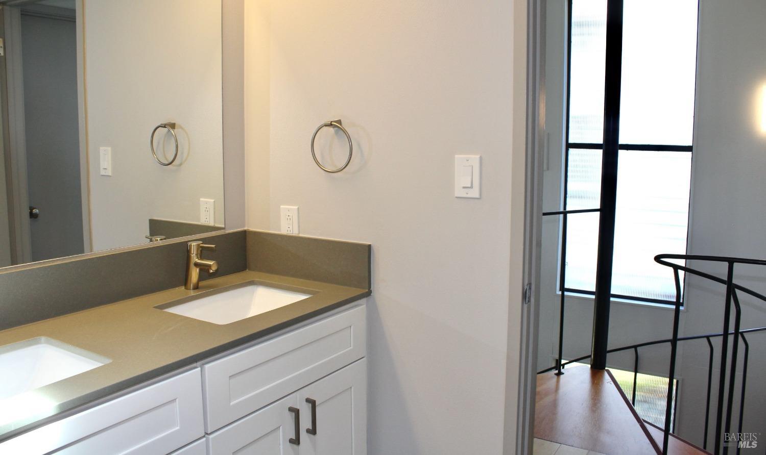 Detail Gallery Image 9 of 20 For 201 South St, Sausalito,  CA 94965 - 2 Beds | 1/1 Baths