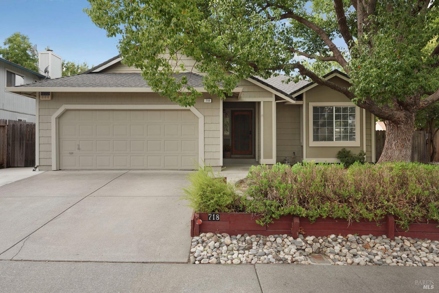 Detail Gallery Image 1 of 1 For 718 Greenhaven Dr, Vacaville,  CA 95687 - 3 Beds | 2 Baths