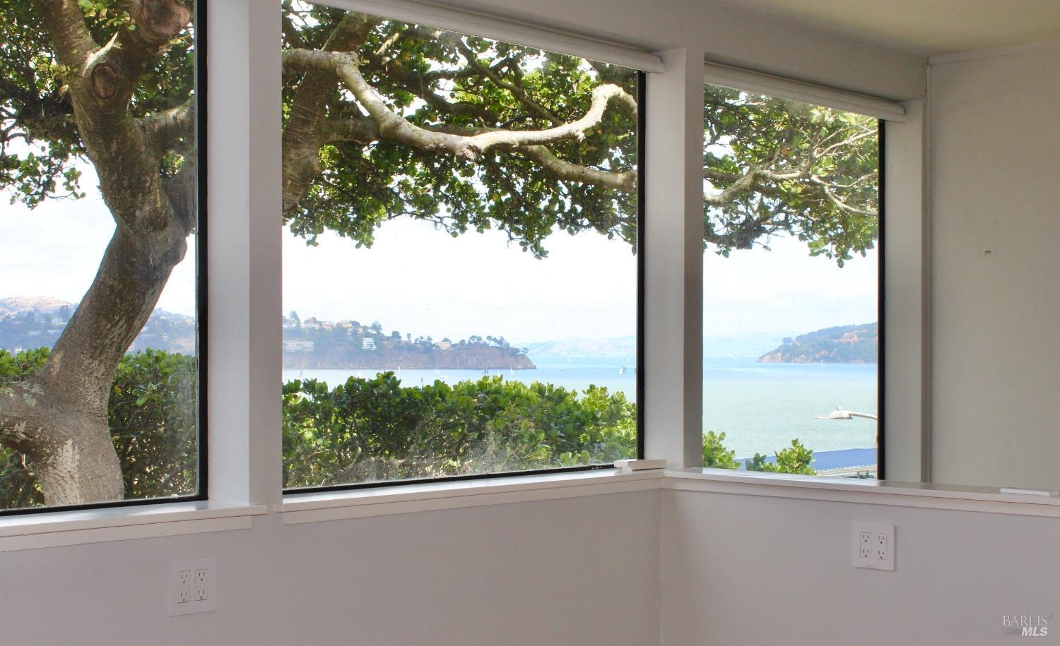 Detail Gallery Image 5 of 20 For 201 South St, Sausalito,  CA 94965 - 2 Beds | 1/1 Baths