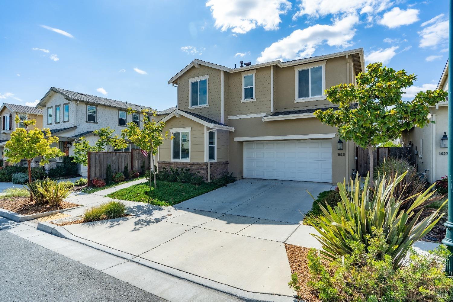 Detail Gallery Image 1 of 1 For 1623 Periwinkle St, Santa Rosa,  CA 95403 - 4 Beds | 3 Baths