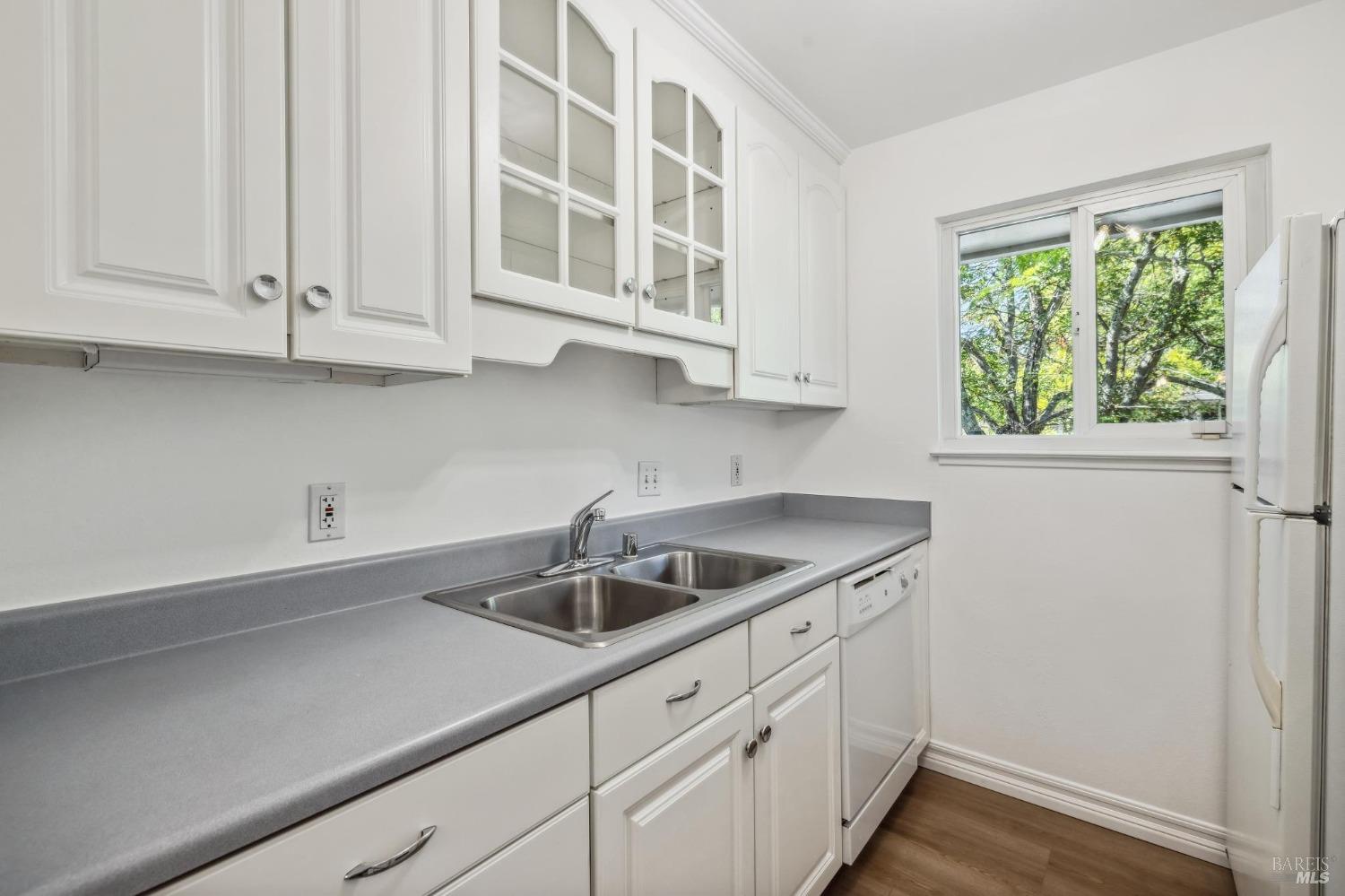 Detail Gallery Image 12 of 47 For 27 Modoc Pl, Novato,  CA 94947 - 2 Beds | 1 Baths