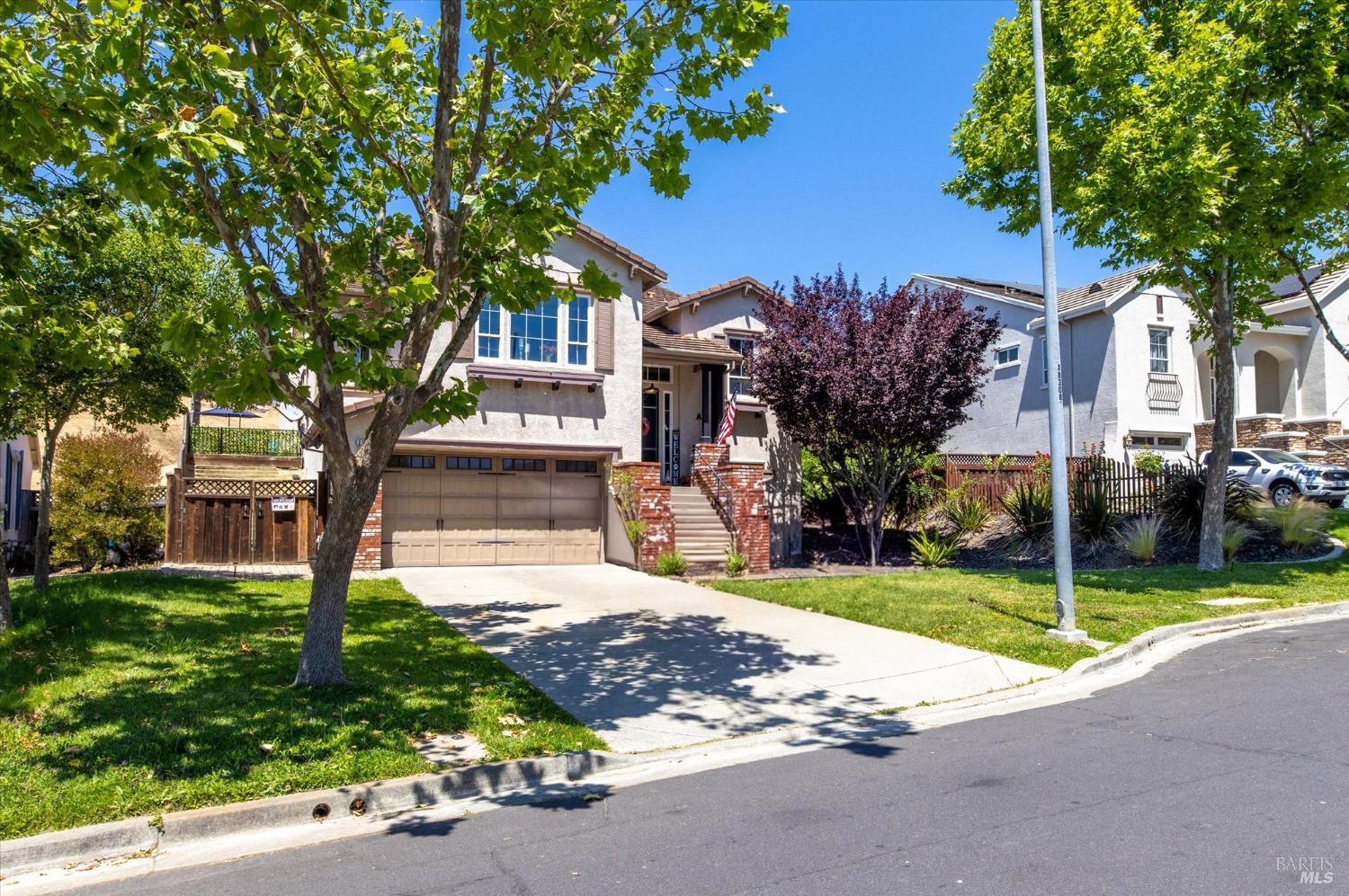 Detail Gallery Image 4 of 55 For 2743 Overlook Dr, Vallejo,  CA 94591 - 4 Beds | 3 Baths