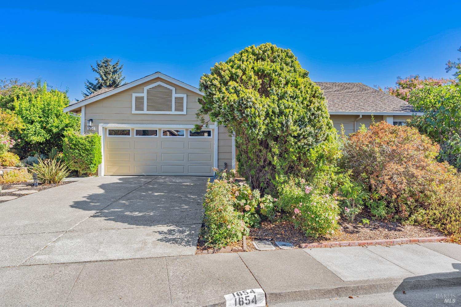 Detail Gallery Image 1 of 1 For 1654 Northstar Dr, Petaluma,  CA 94954 - 2 Beds | 2 Baths