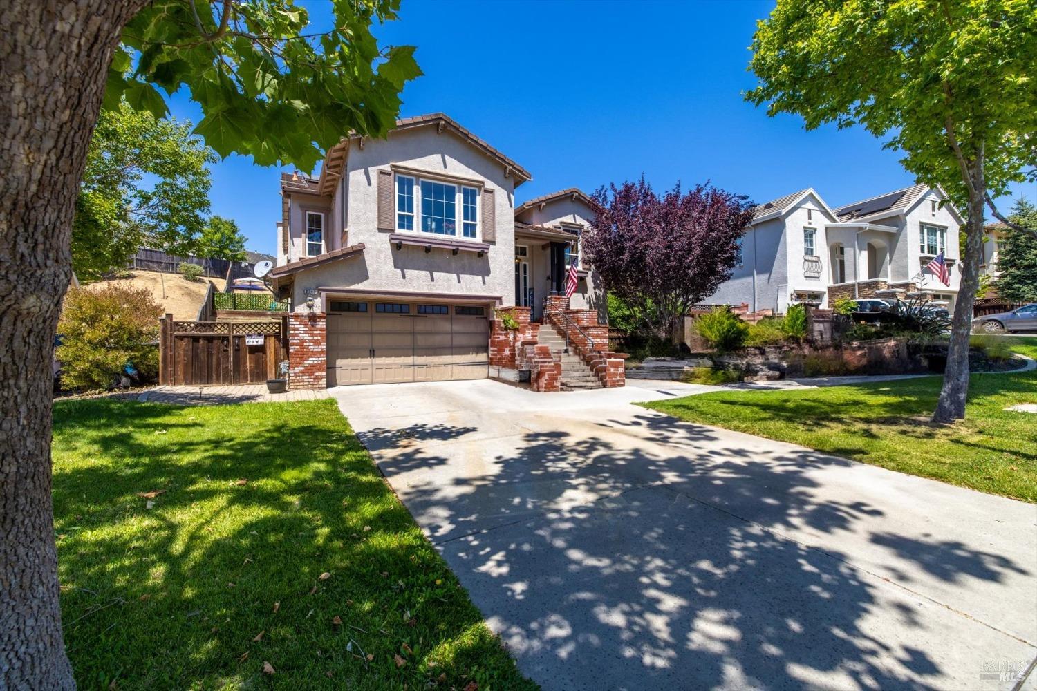 Detail Gallery Image 3 of 55 For 2743 Overlook Dr, Vallejo,  CA 94591 - 4 Beds | 3 Baths