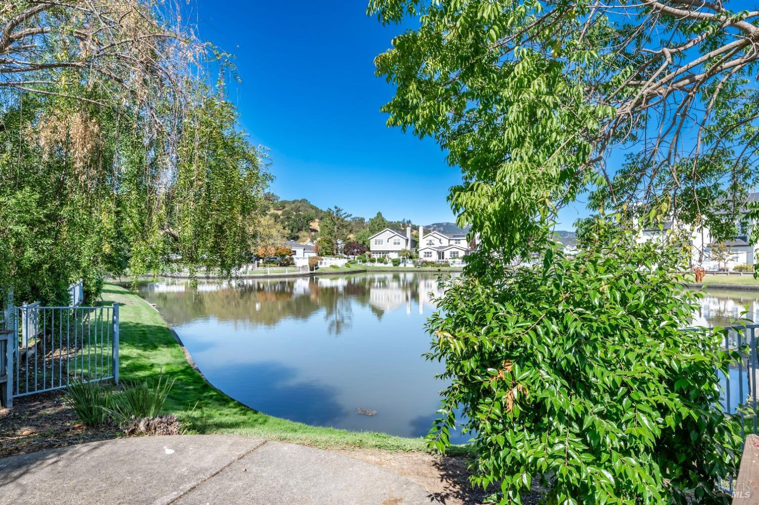 Detail Gallery Image 31 of 39 For 10 Edgewater Ct, San Rafael,  CA 94903 - 4 Beds | 3/1 Baths