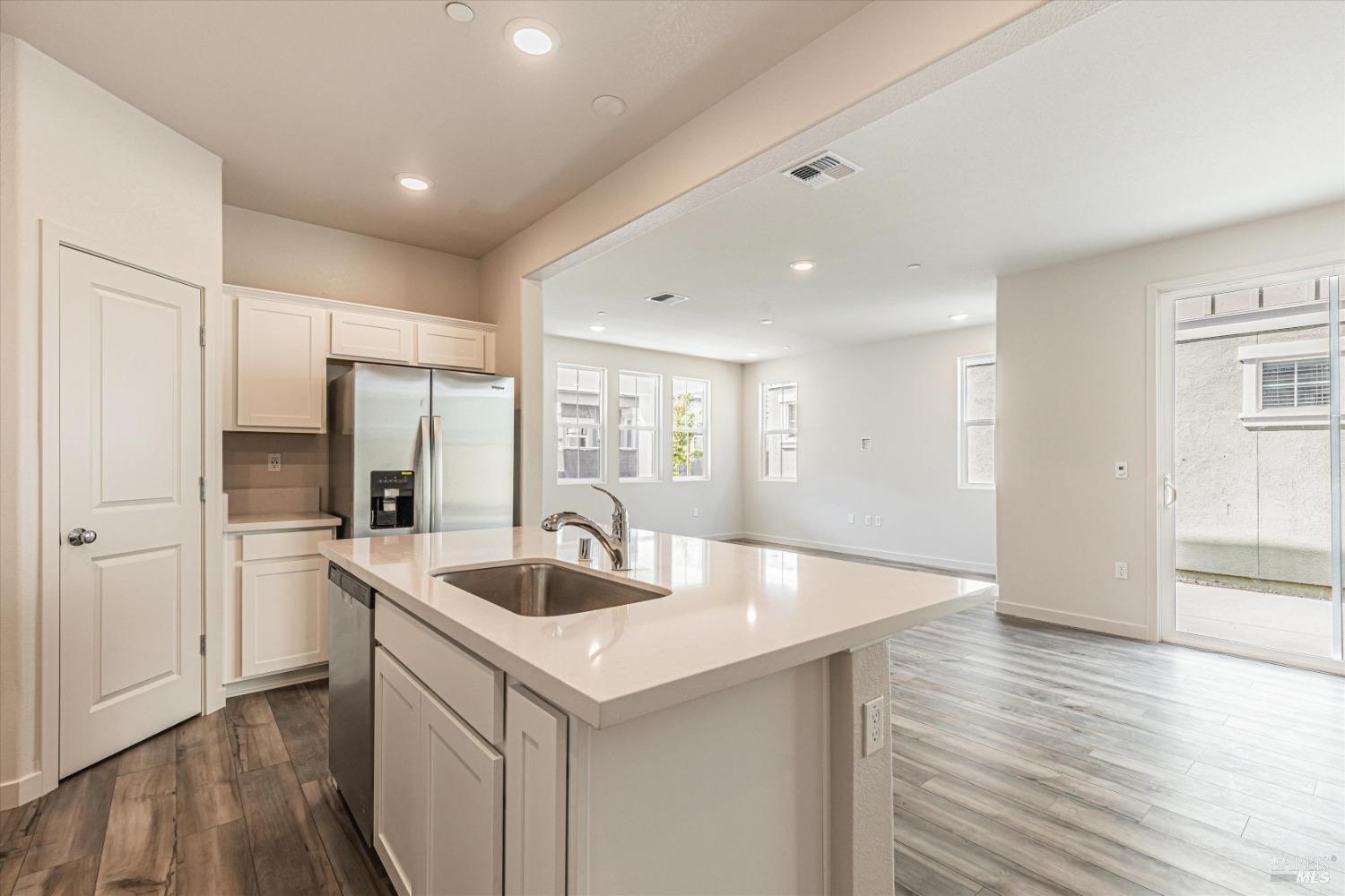 Detail Gallery Image 9 of 20 For 119 Flounder St, Suisun City,  CA 94585 - 3 Beds | 2/1 Baths