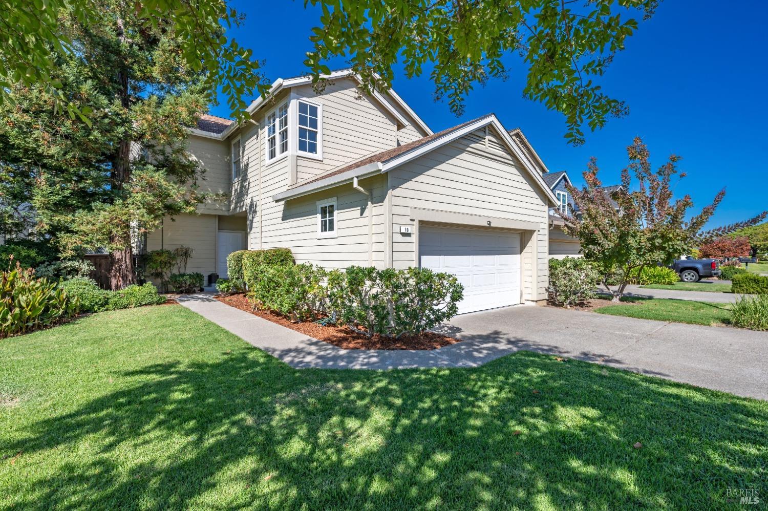 Detail Gallery Image 2 of 39 For 10 Edgewater Ct, San Rafael,  CA 94903 - 4 Beds | 3/1 Baths