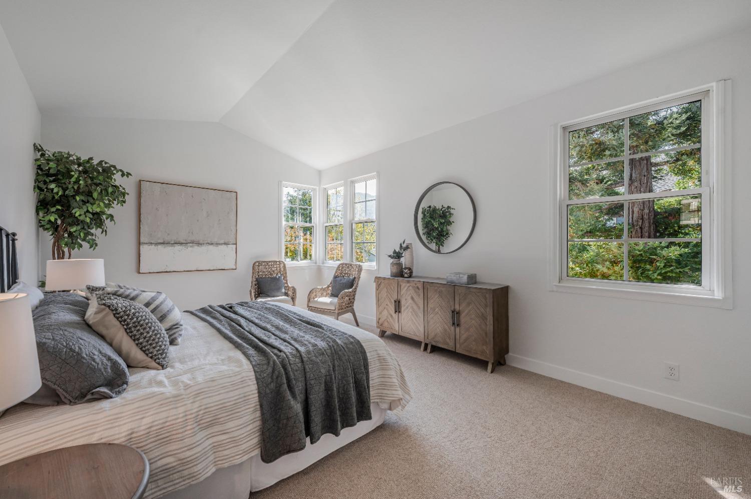 Detail Gallery Image 15 of 39 For 10 Edgewater Ct, San Rafael,  CA 94903 - 4 Beds | 3/1 Baths