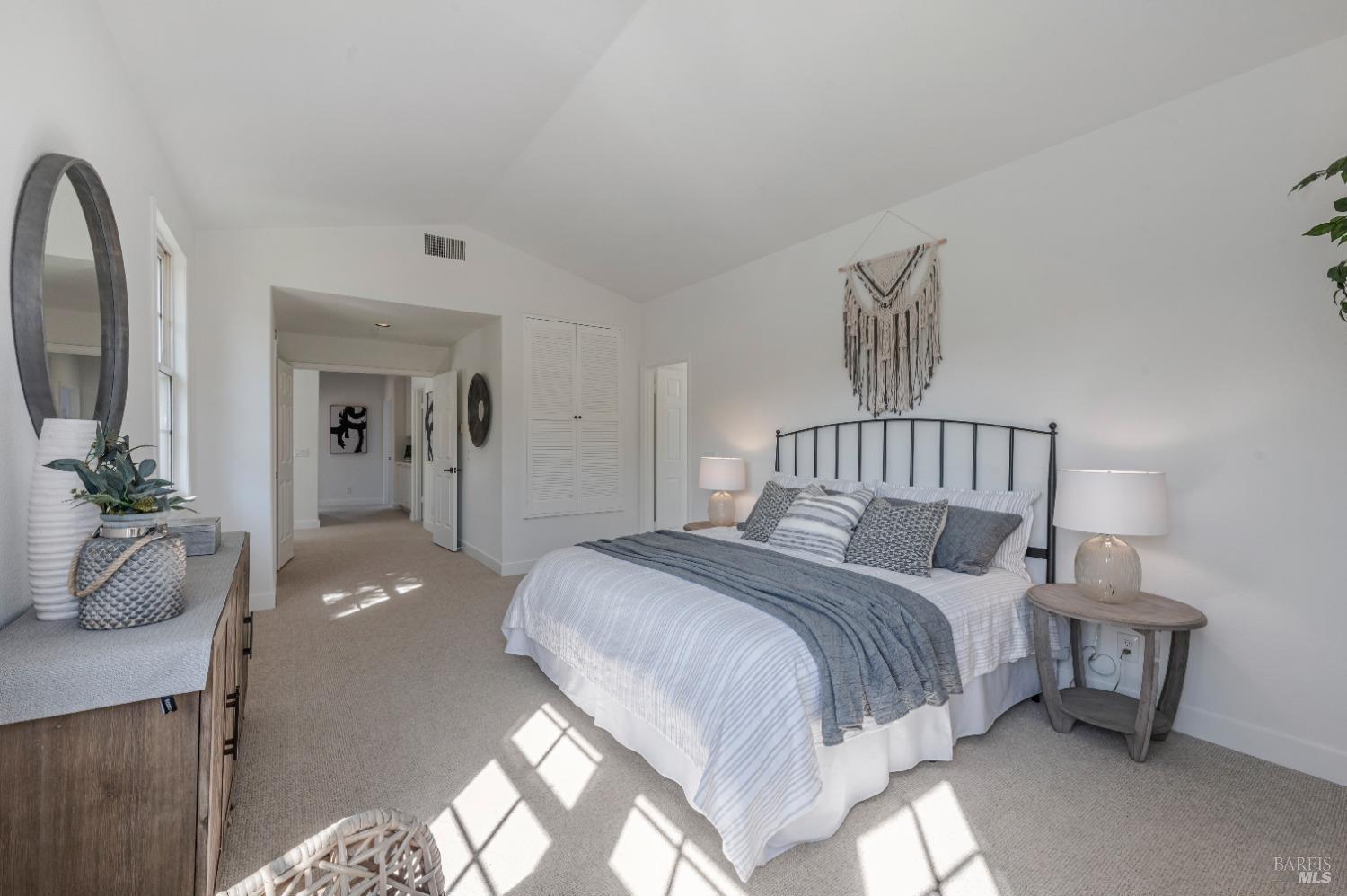 Detail Gallery Image 25 of 39 For 10 Edgewater Ct, San Rafael,  CA 94903 - 4 Beds | 3/1 Baths