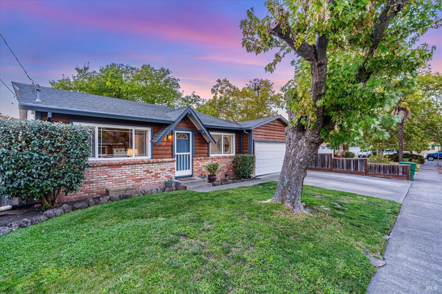 Detail Gallery Image 1 of 1 For 3031 Hardies Ln, Santa Rosa,  CA 95403 - 4 Beds | 2 Baths