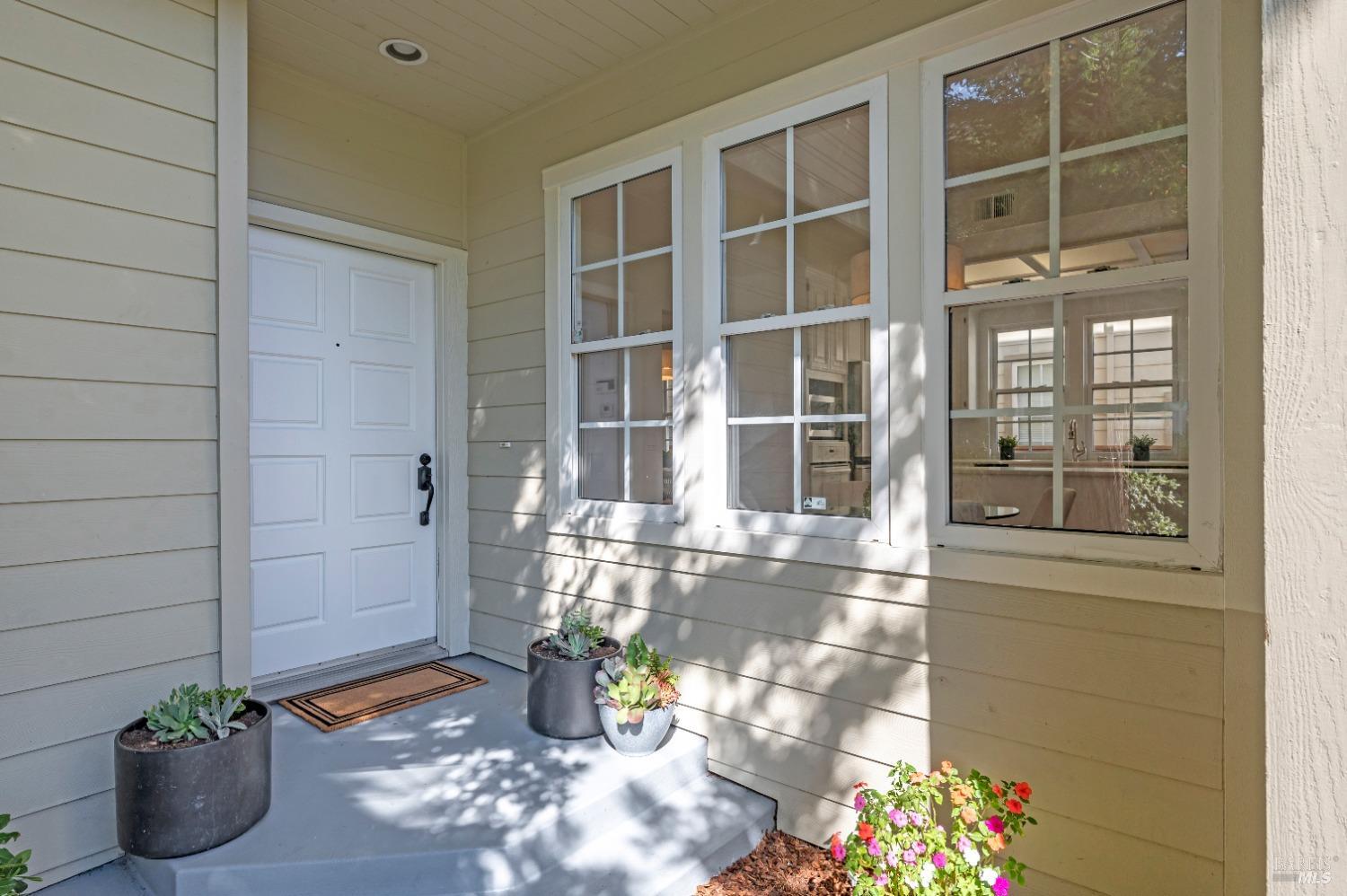 Detail Gallery Image 3 of 39 For 10 Edgewater Ct, San Rafael,  CA 94903 - 4 Beds | 3/1 Baths