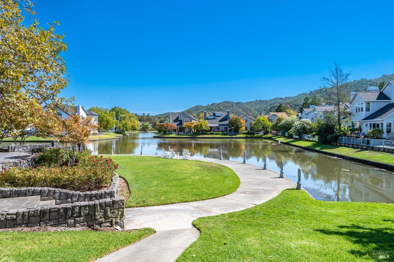 Detail Gallery Image 38 of 39 For 10 Edgewater Ct, San Rafael,  CA 94903 - 4 Beds | 3/1 Baths