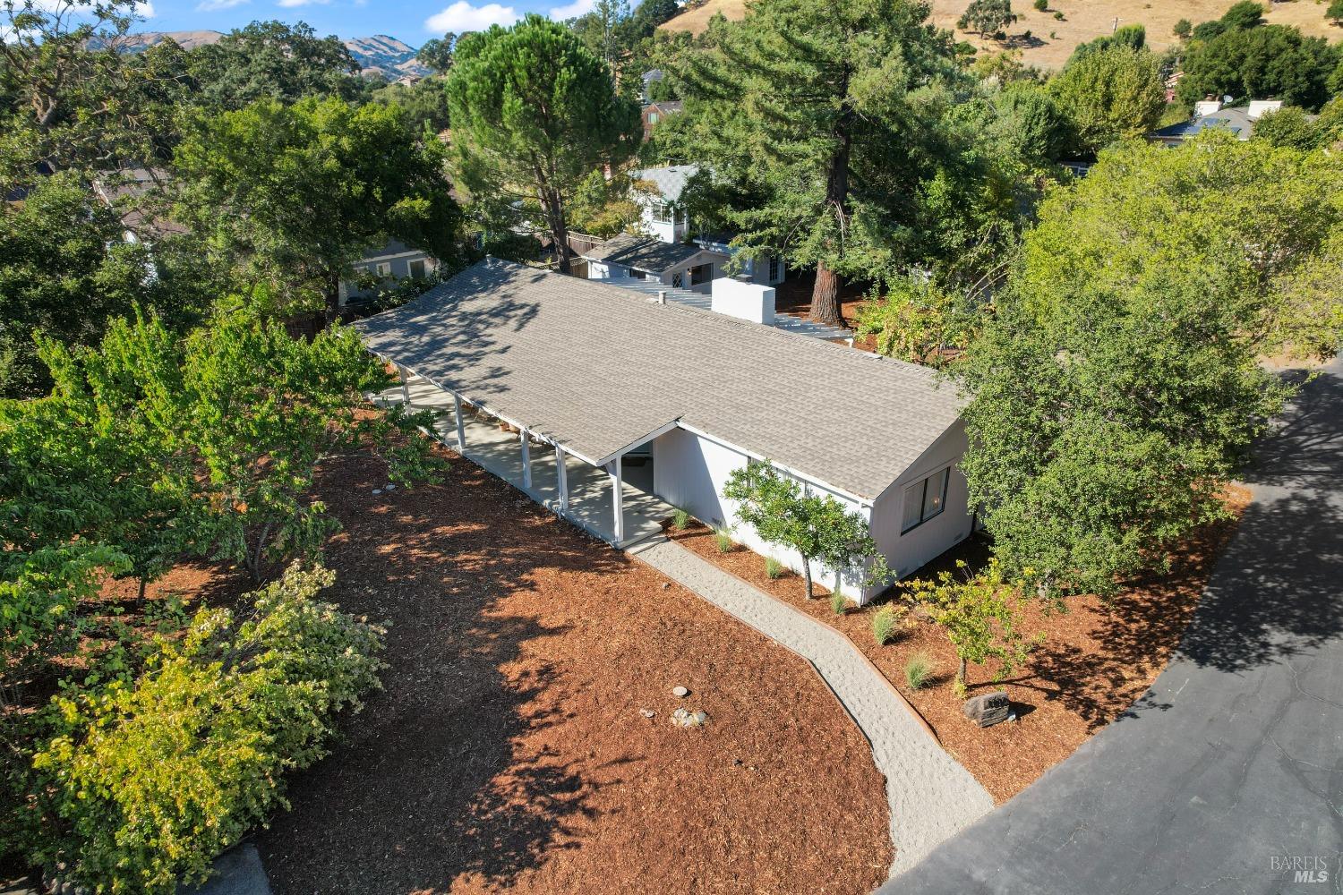 Detail Gallery Image 4 of 46 For 1810 Indian Valley Rd, Novato,  CA 94947 - 3 Beds | 2 Baths