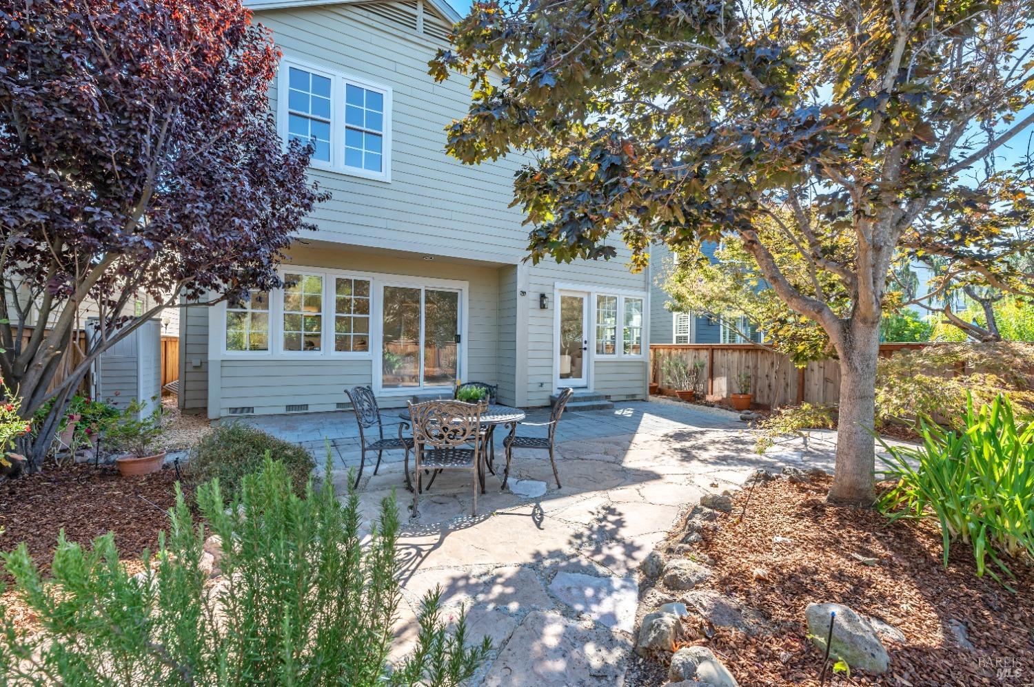 Detail Gallery Image 29 of 39 For 10 Edgewater Ct, San Rafael,  CA 94903 - 4 Beds | 3/1 Baths