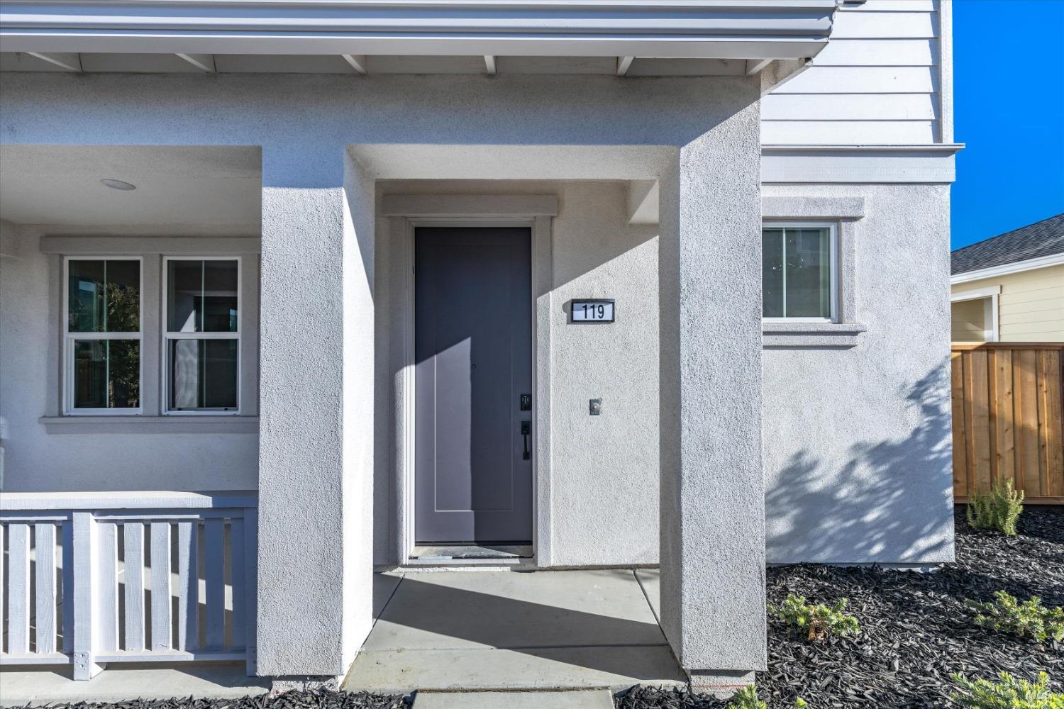 Detail Gallery Image 1 of 20 For 119 Flounder St, Suisun City,  CA 94585 - 3 Beds | 2/1 Baths