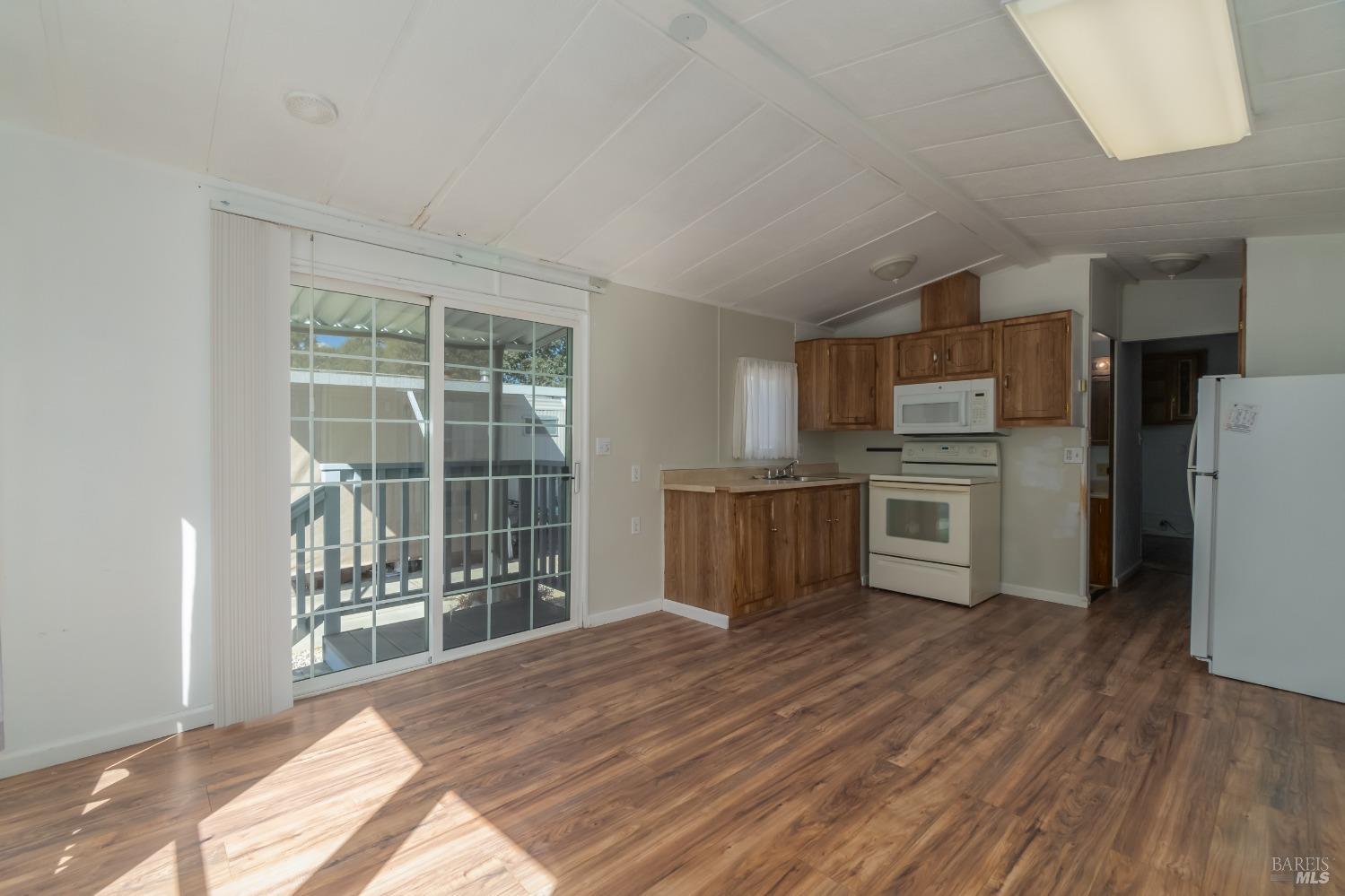 Detail Gallery Image 5 of 29 For 1025 Martin St 46, Lakeport,  CA 95453 - 1 Beds | 1 Baths