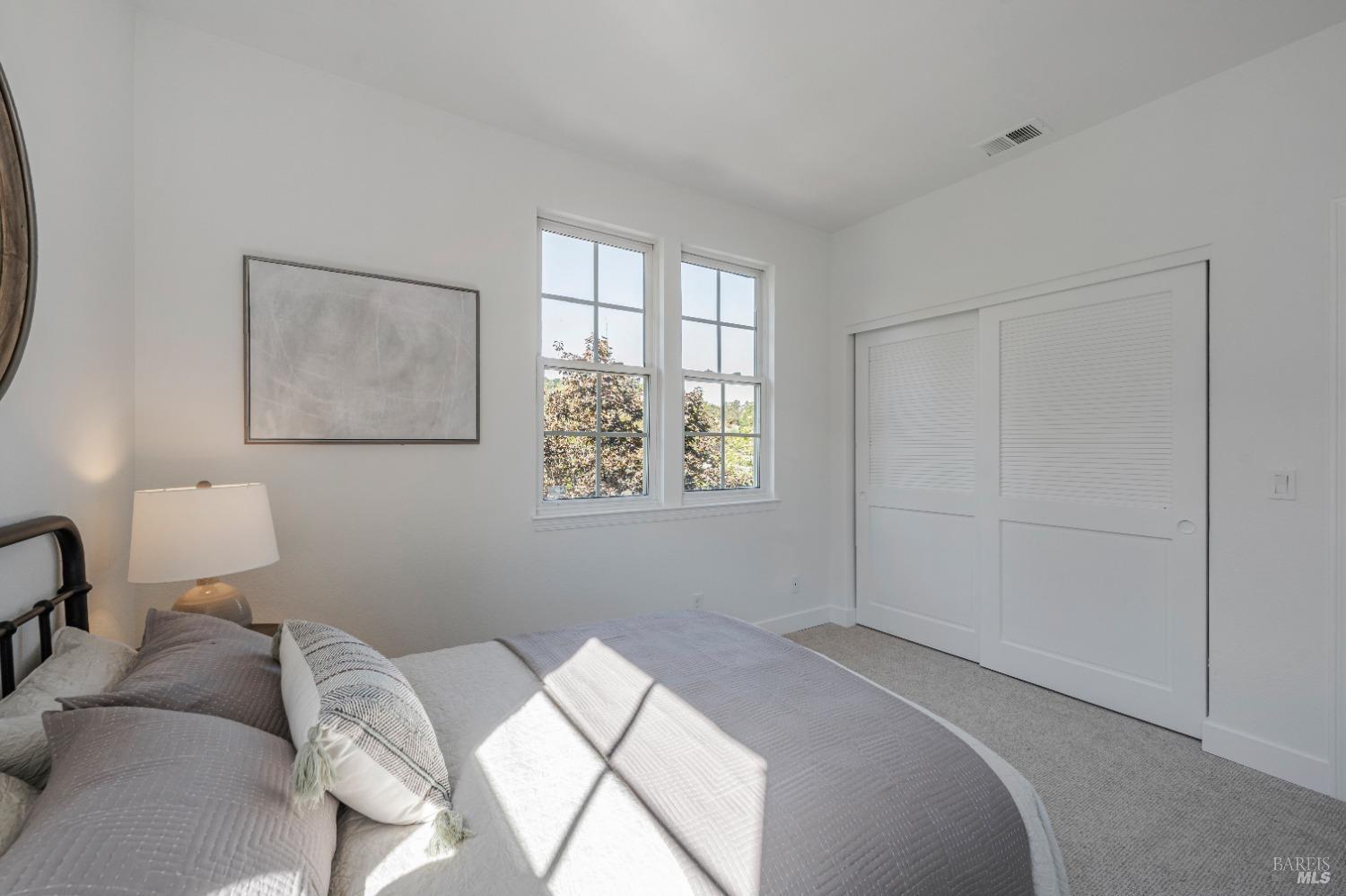 Detail Gallery Image 22 of 39 For 10 Edgewater Ct, San Rafael,  CA 94903 - 4 Beds | 3/1 Baths