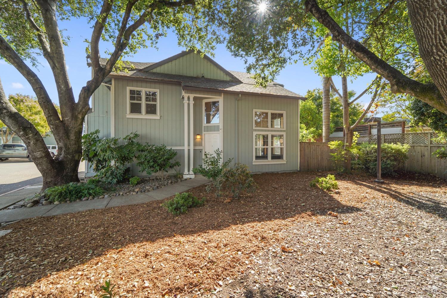 Detail Gallery Image 1 of 1 For 1624 Pinebrook Pl, Santa Rosa,  CA 95403 - 2 Beds | 1/1 Baths