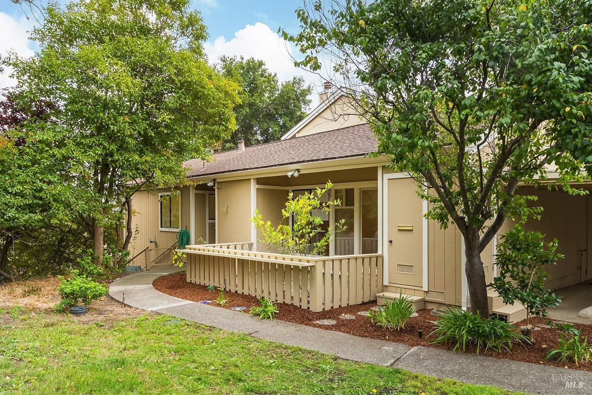 Detail Gallery Image 1 of 1 For 24 Brooke Cir, Mill Valley,  CA 94941 - 2 Beds | 2 Baths