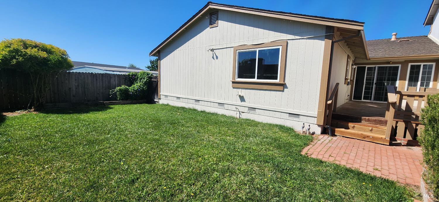 Detail Gallery Image 27 of 28 For 1591 Halleys Ct, Petaluma,  CA 94954 - 3 Beds | 2 Baths