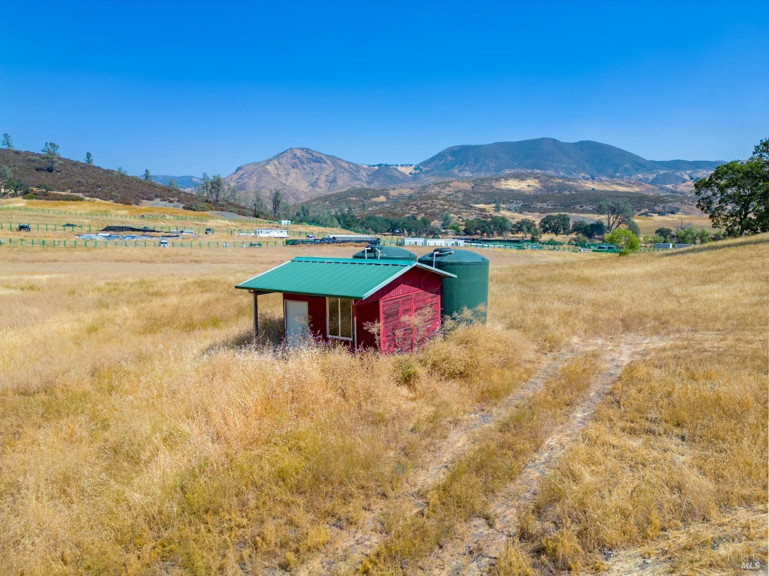 Detail Gallery Image 7 of 34 For 16580 Daly Pl, Lower Lake,  CA 95457 - 2 Beds | 1 Baths