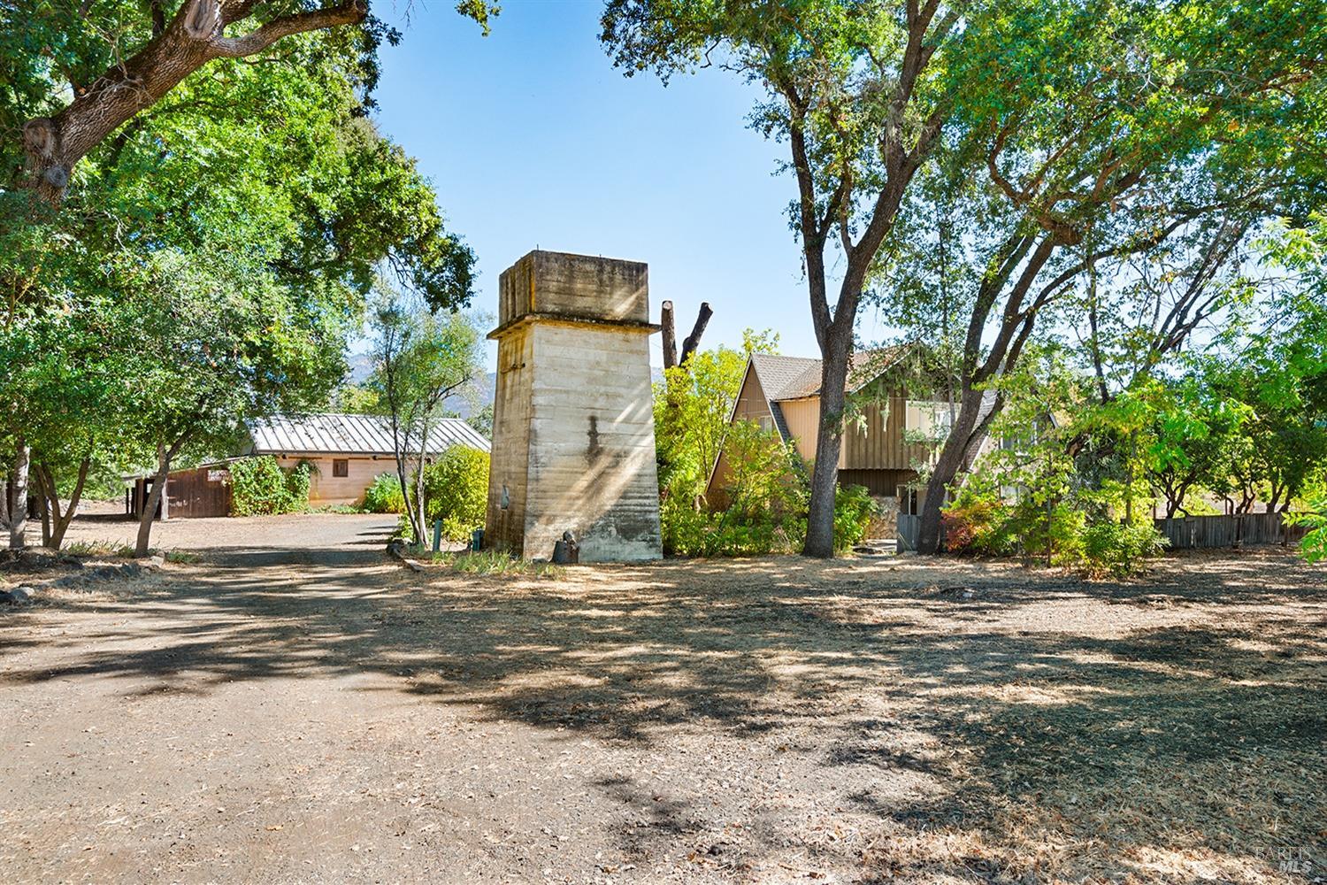 Detail Gallery Image 2 of 65 For 4104 Saint Helena Hwy, Calistoga,  CA 94515 - 4 Beds | 2 Baths