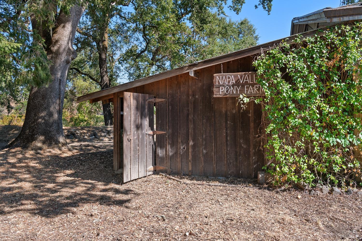 Detail Gallery Image 16 of 65 For 4104 Saint Helena Hwy, Calistoga,  CA 94515 - 4 Beds | 2 Baths