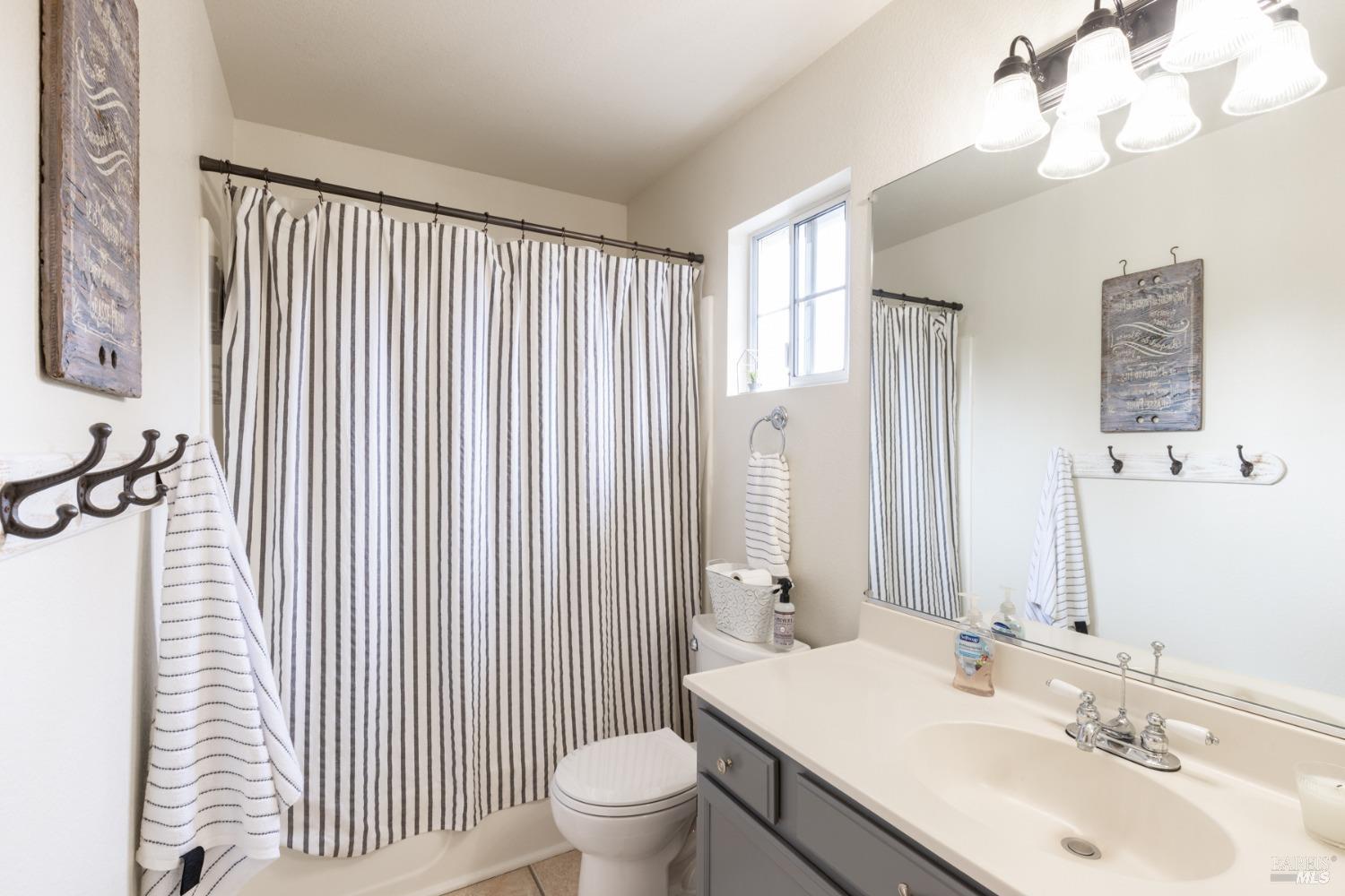 Detail Gallery Image 29 of 37 For 2030 Devonshire Dr, Napa,  CA 94558 - 3 Beds | 2/1 Baths