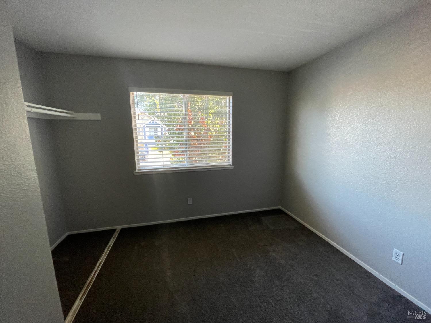 Detail Gallery Image 11 of 14 For 217 Cloverleaf Cir, Suisun City,  CA 94585 - 3 Beds | 2/1 Baths