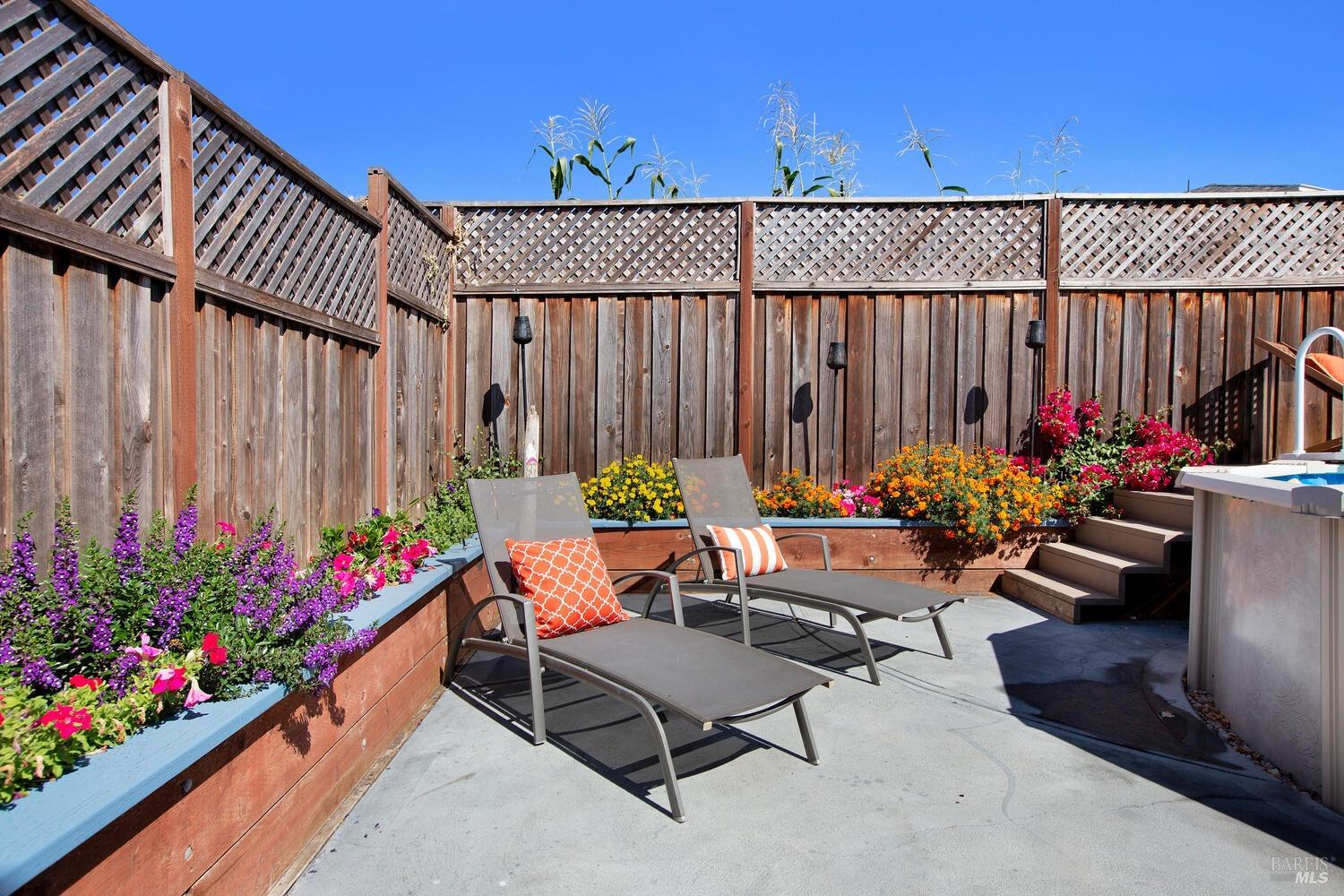 Detail Gallery Image 27 of 33 For 1647 Kerry Ln, Santa Rosa,  CA 95403 - 3 Beds | 2/1 Baths