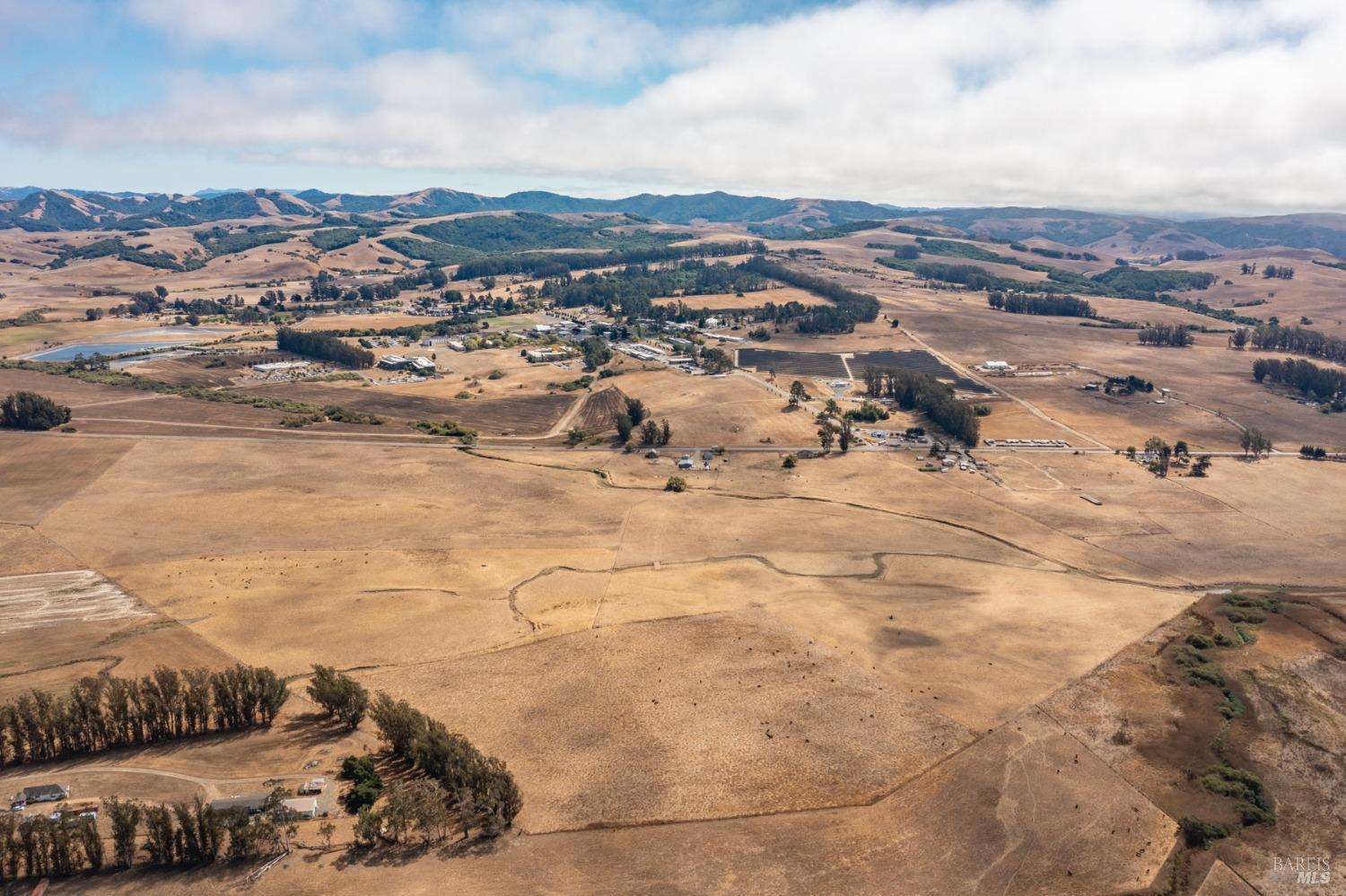 Detail Gallery Image 7 of 48 For 530 Tomales Rd, Petaluma,  CA 94952 - 2 Beds | 1/1 Baths