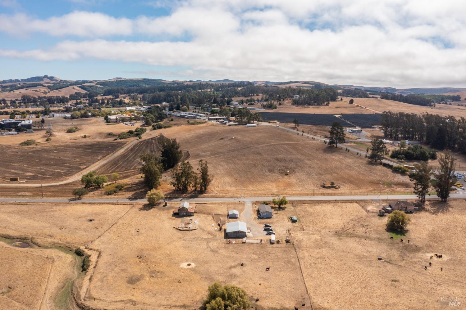 Detail Gallery Image 8 of 48 For 530 Tomales Rd, Petaluma,  CA 94952 - 2 Beds | 1/1 Baths