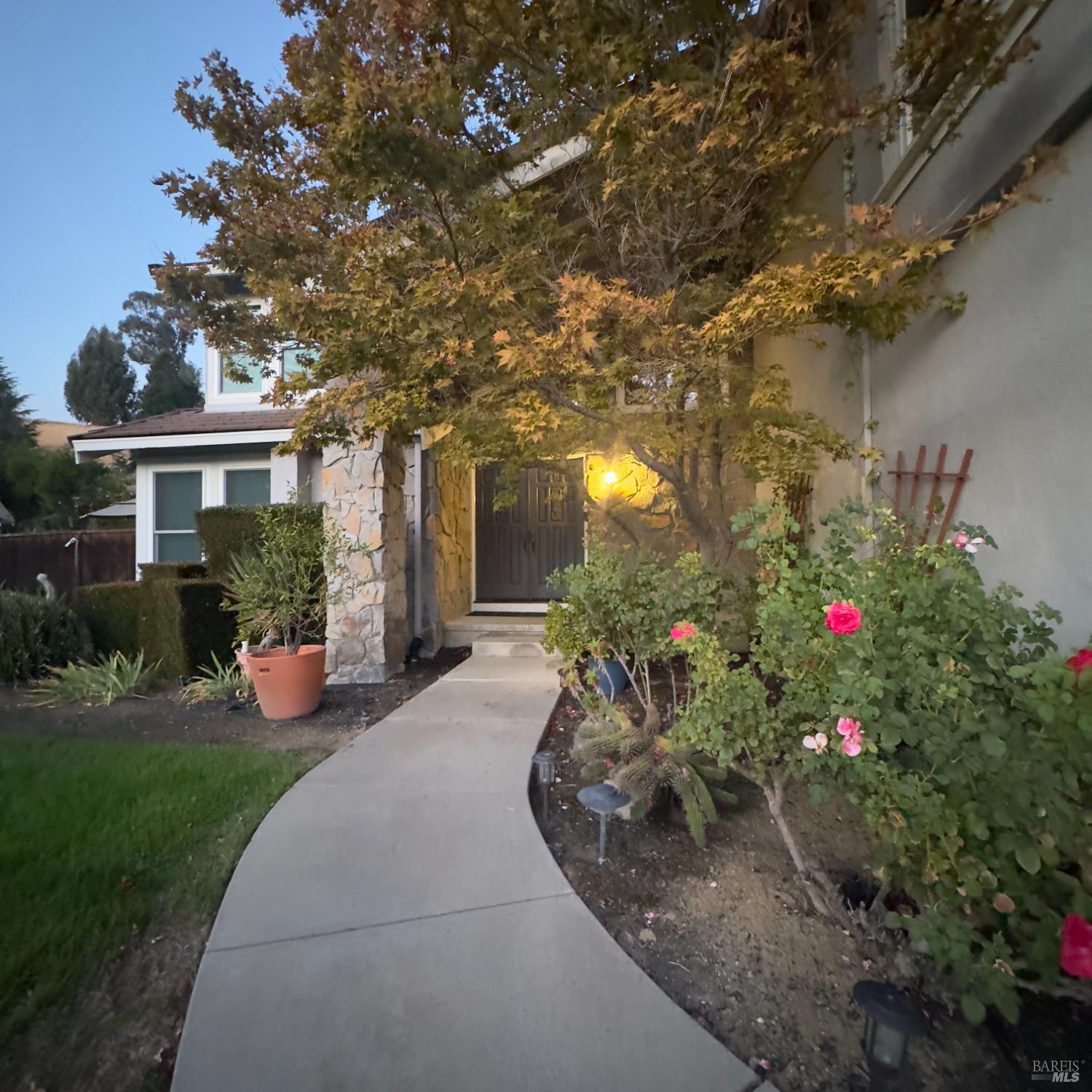 Detail Gallery Image 13 of 95 For 6 Paddock Ct, Pleasant Hill,  CA 94523 - 5 Beds | 2/1 Baths