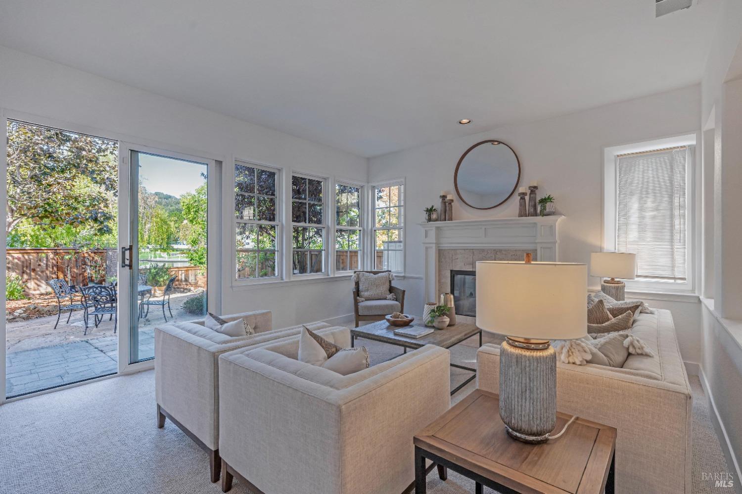 Detail Gallery Image 1 of 39 For 10 Edgewater Ct, San Rafael,  CA 94903 - 4 Beds | 3/1 Baths