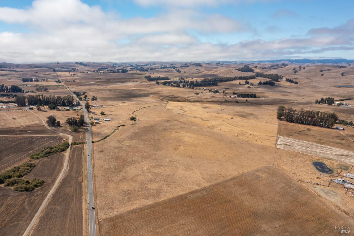 Detail Gallery Image 2 of 48 For 530 Tomales Rd, Petaluma,  CA 94952 - 2 Beds | 1/1 Baths