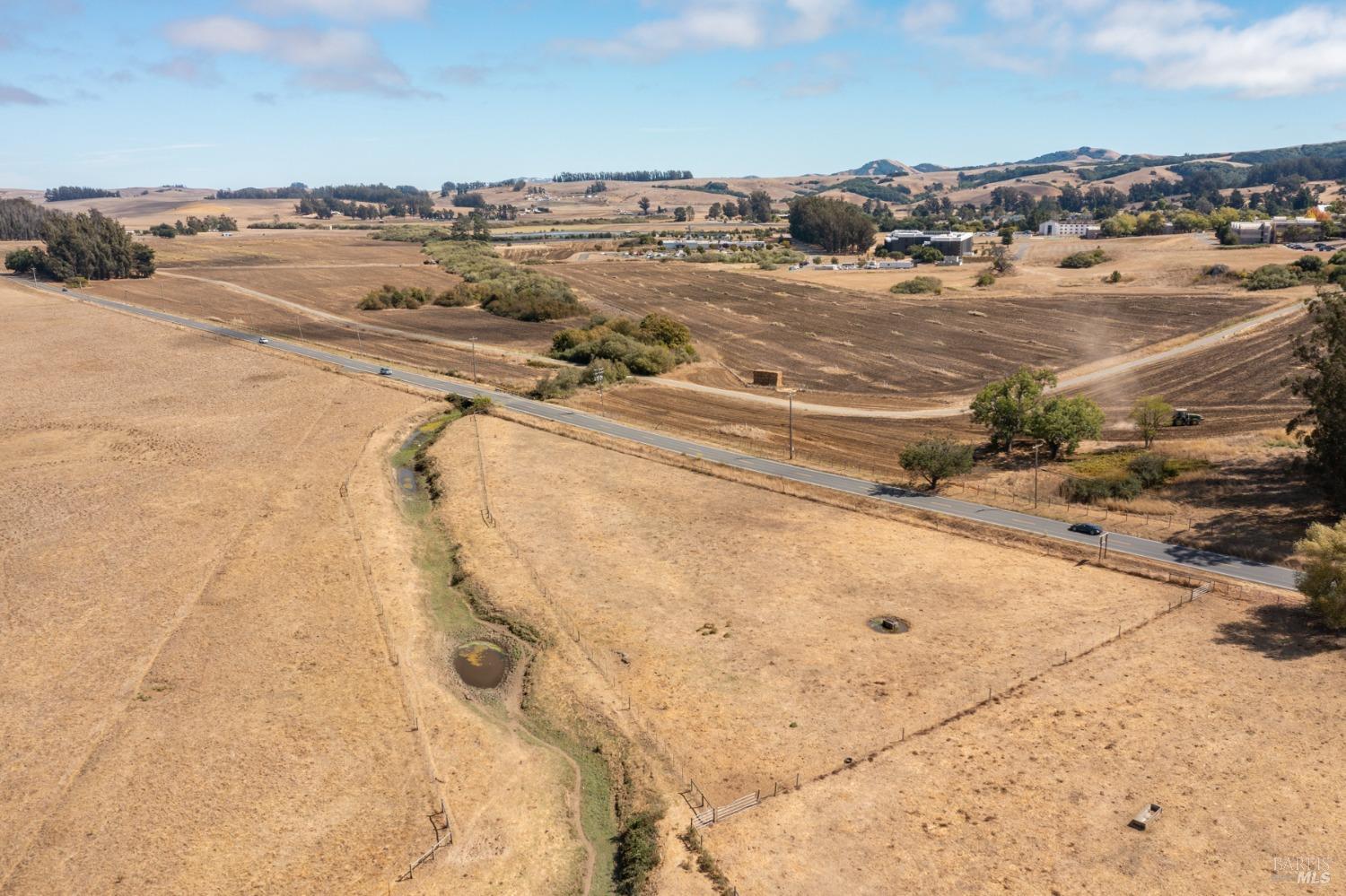 Detail Gallery Image 14 of 48 For 530 Tomales Rd, Petaluma,  CA 94952 - 2 Beds | 1/1 Baths