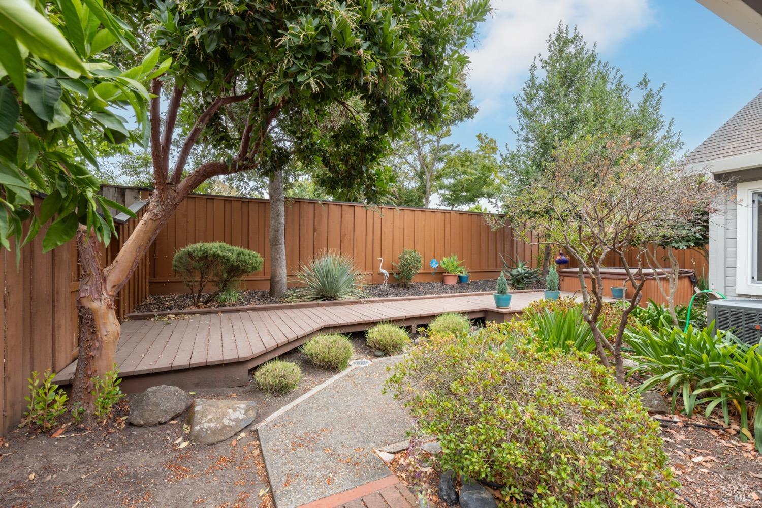 Detail Gallery Image 9 of 33 For 1912 Twin Creeks Ct, Napa,  CA 94559 - 3 Beds | 2/1 Baths