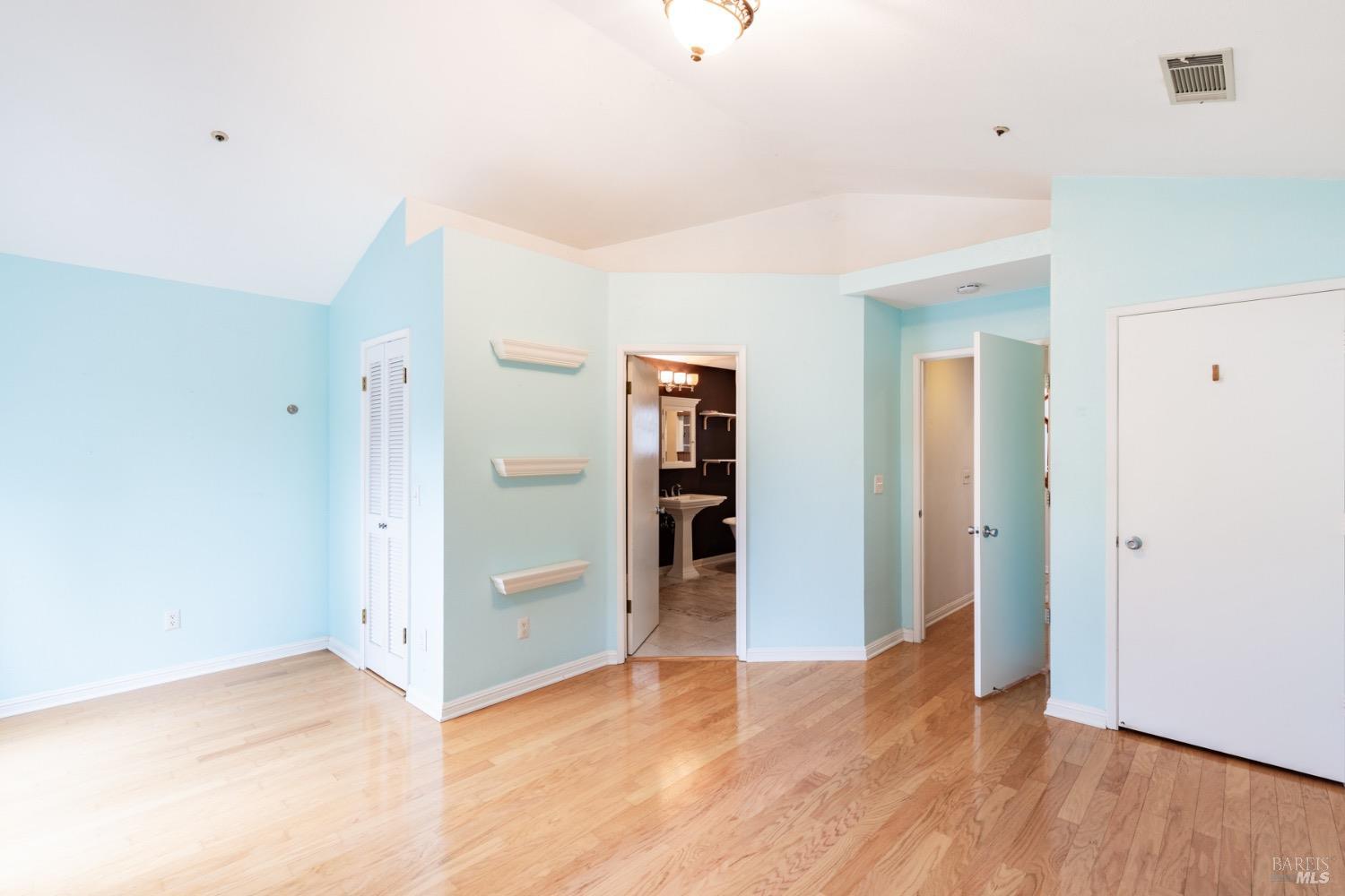 Detail Gallery Image 25 of 33 For 1912 Twin Creeks Ct, Napa,  CA 94559 - 3 Beds | 2/1 Baths