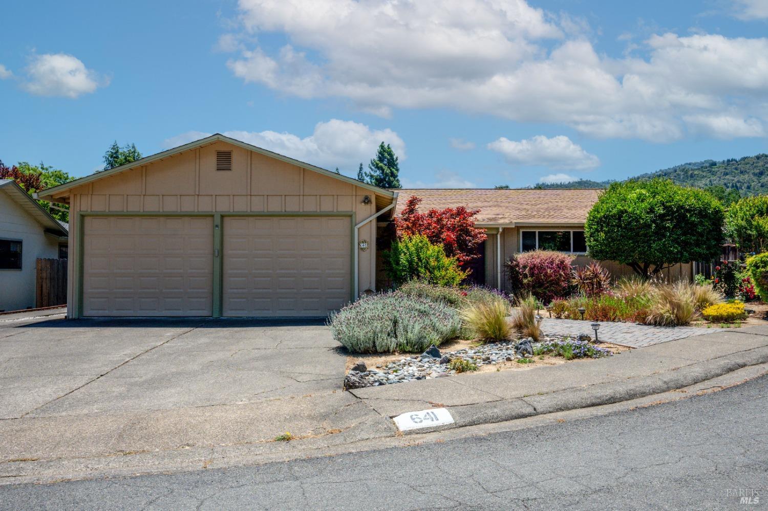 Detail Gallery Image 1 of 1 For 641 Chablis Ct, Ukiah,  CA 95482 - 3 Beds | 2 Baths