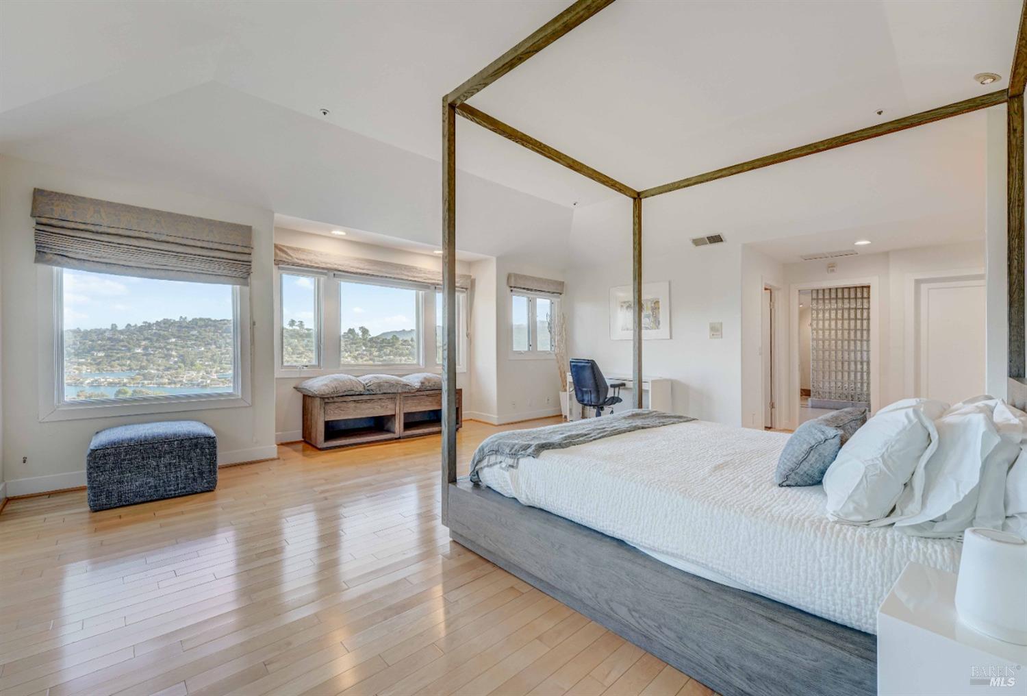 Detail Gallery Image 12 of 78 For 95 Spring Ln, Tiburon,  CA 94920 - 5 Beds | 4/1 Baths