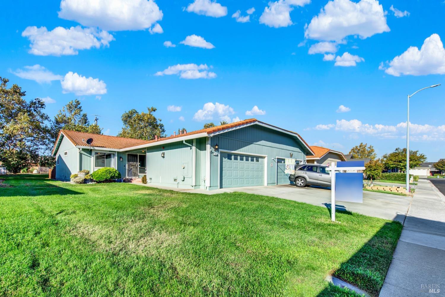 Detail Gallery Image 2 of 53 For 172 Bryce Way, Vacaville,  CA 96587 - 2 Beds | 2 Baths