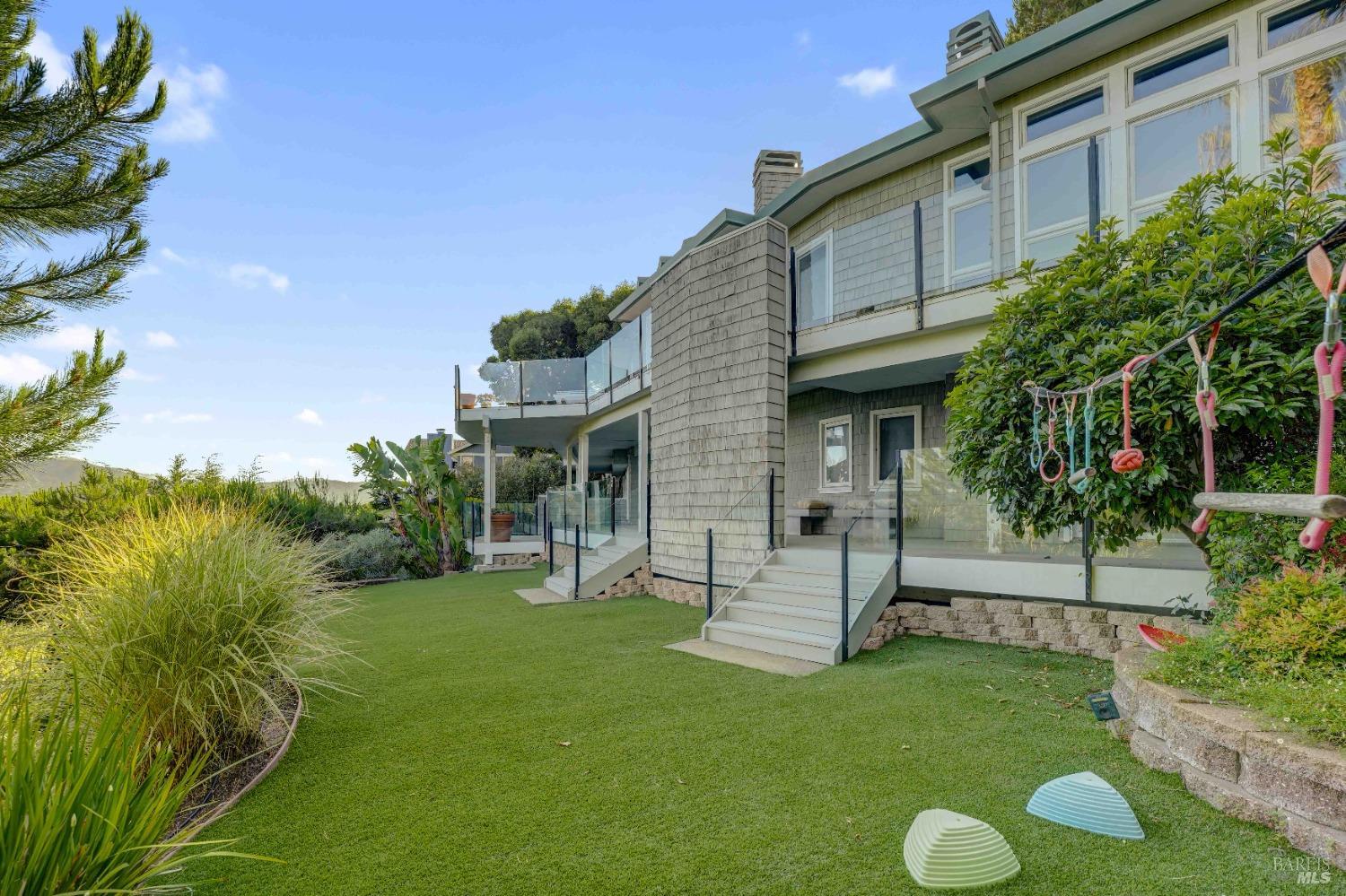 Detail Gallery Image 73 of 78 For 95 Spring Ln, Tiburon,  CA 94920 - 5 Beds | 4/1 Baths