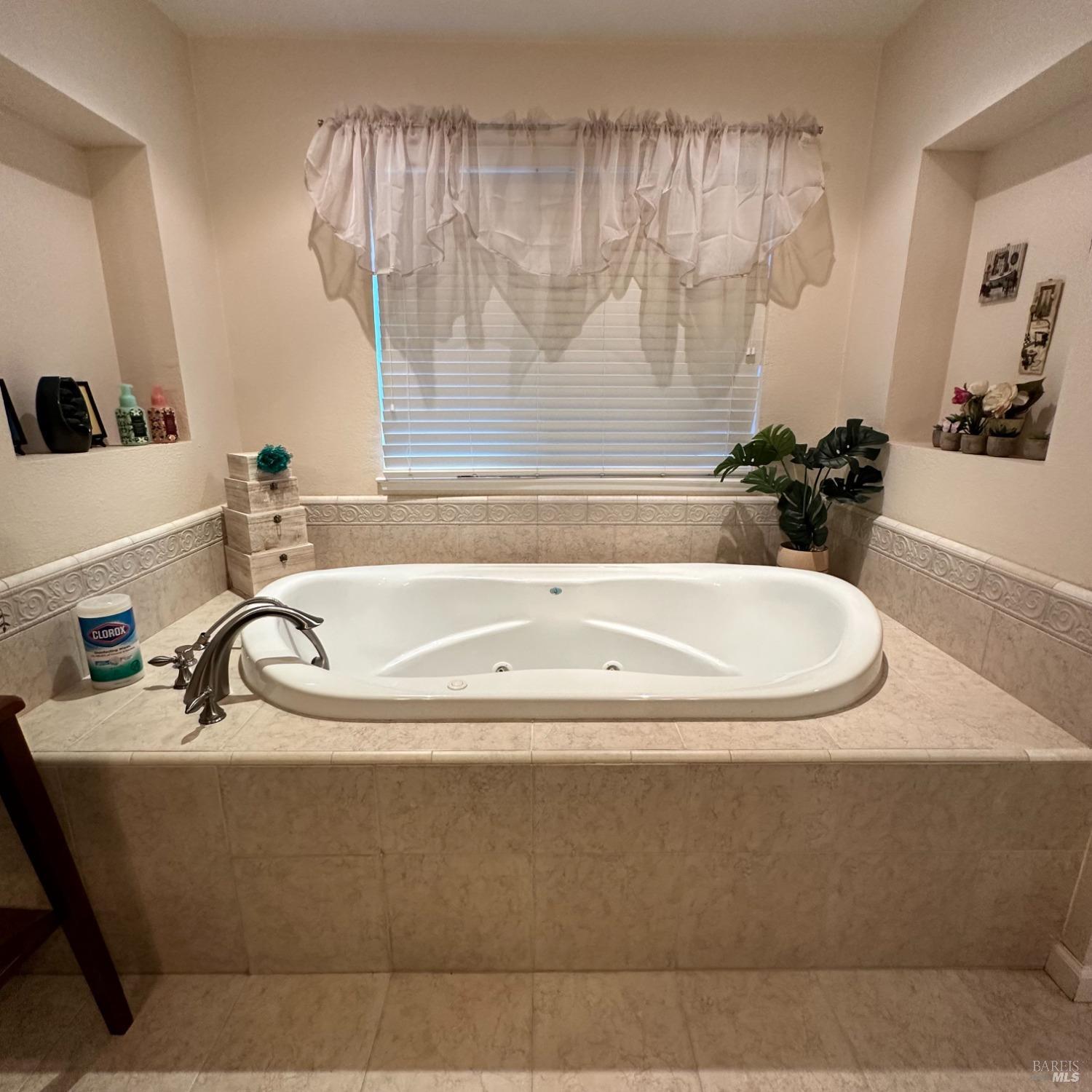 Detail Gallery Image 58 of 95 For 6 Paddock Ct, Pleasant Hill,  CA 94523 - 5 Beds | 2/1 Baths