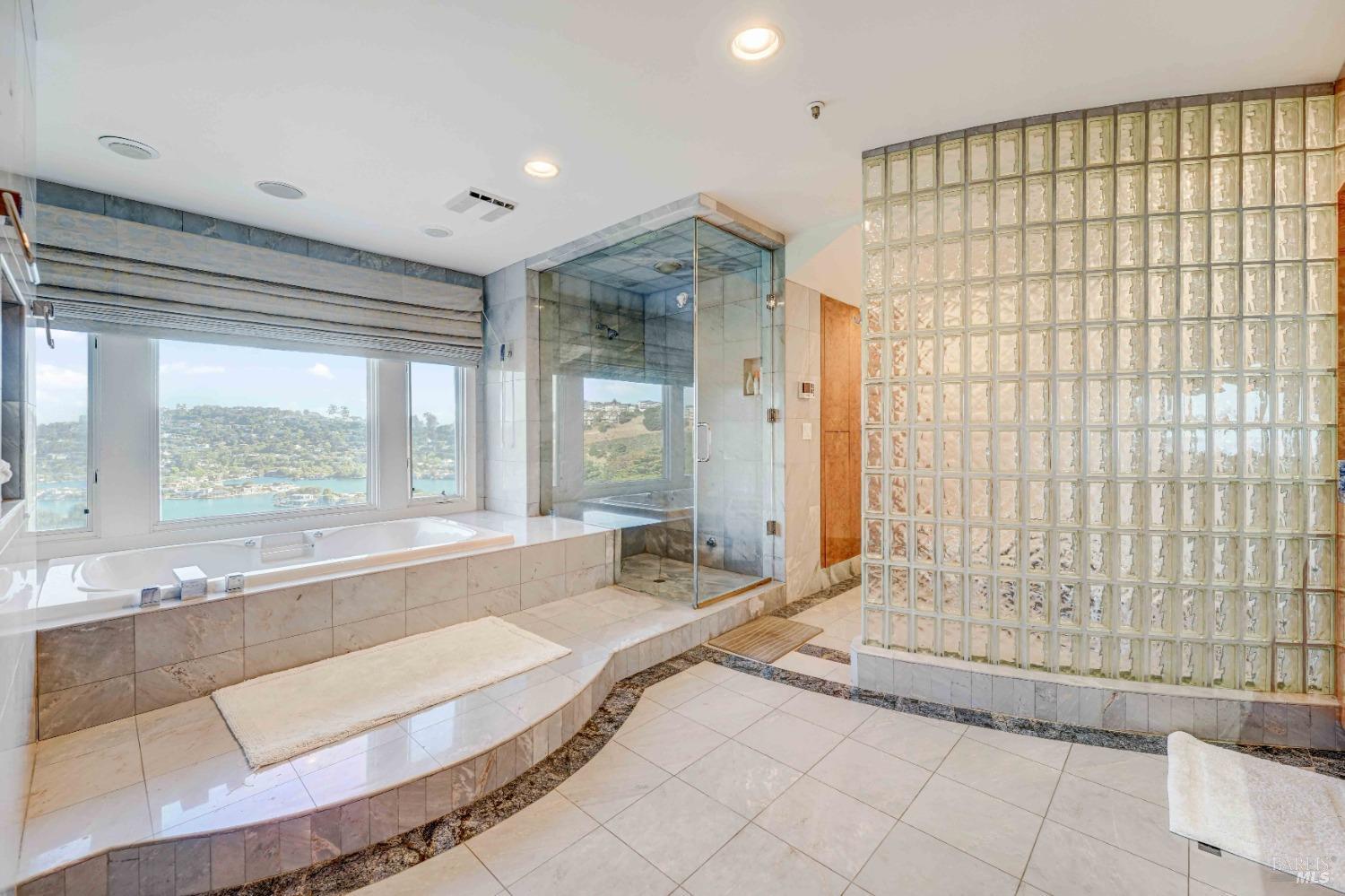 Detail Gallery Image 11 of 78 For 95 Spring Ln, Tiburon,  CA 94920 - 5 Beds | 4/1 Baths