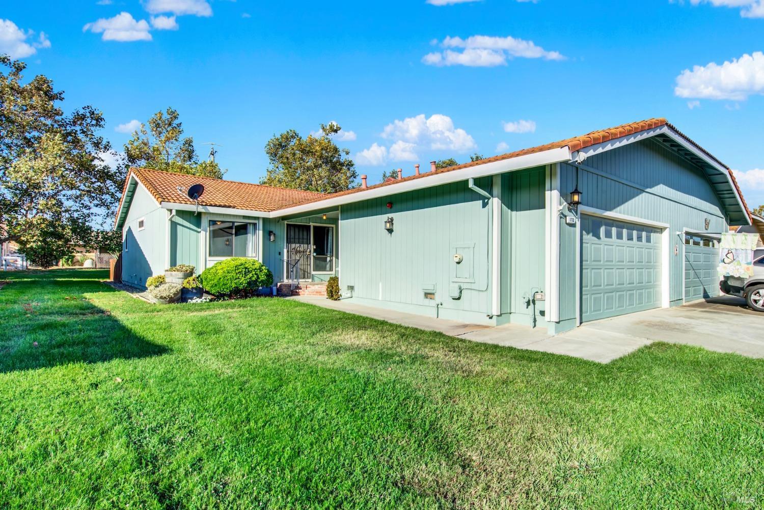 Detail Gallery Image 4 of 53 For 172 Bryce Way, Vacaville,  CA 96587 - 2 Beds | 2 Baths