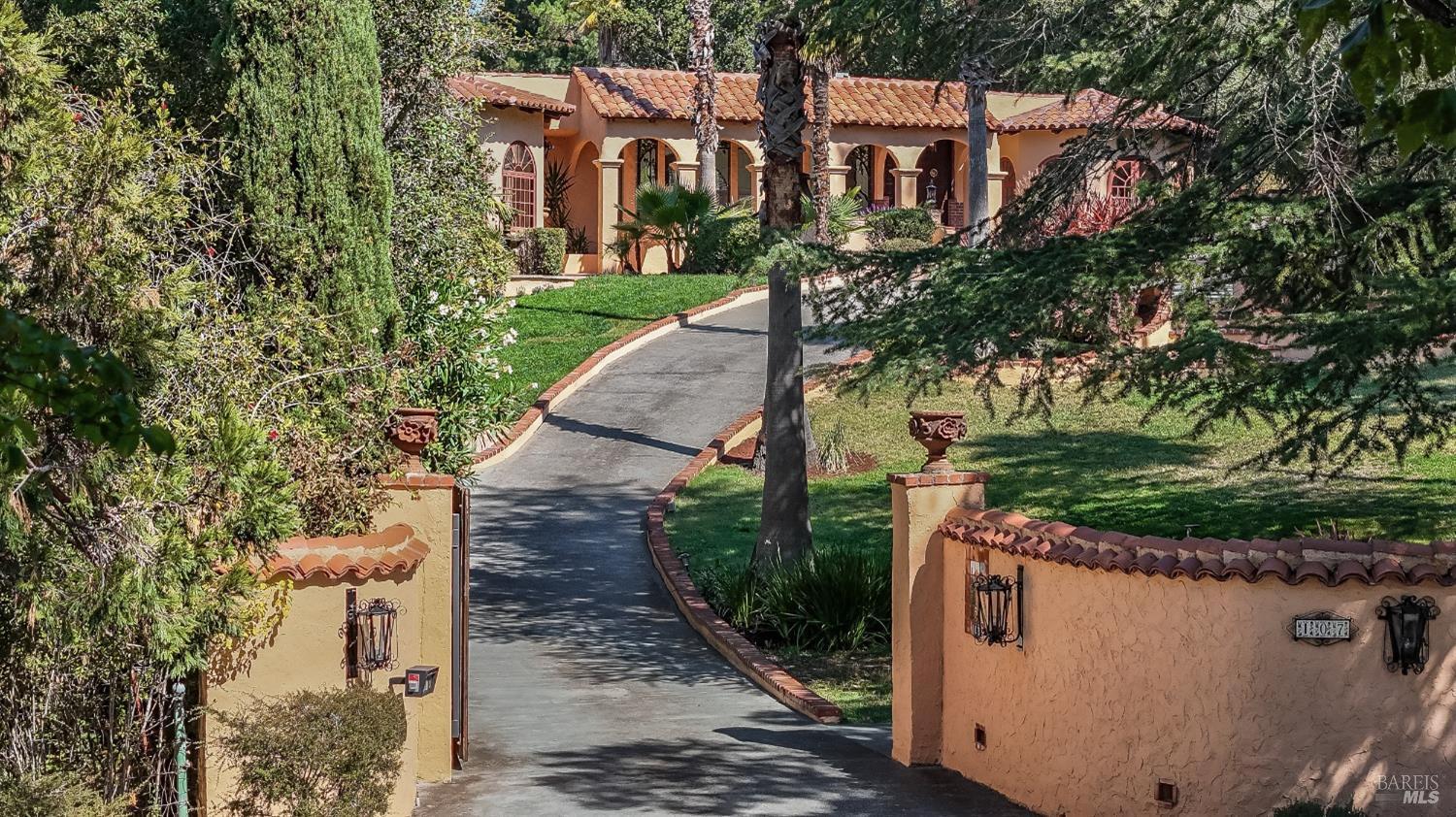 Detail Gallery Image 2 of 59 For 107 Deer Hollow Rd, San Anselmo,  CA 94960 - 4 Beds | 3 Baths